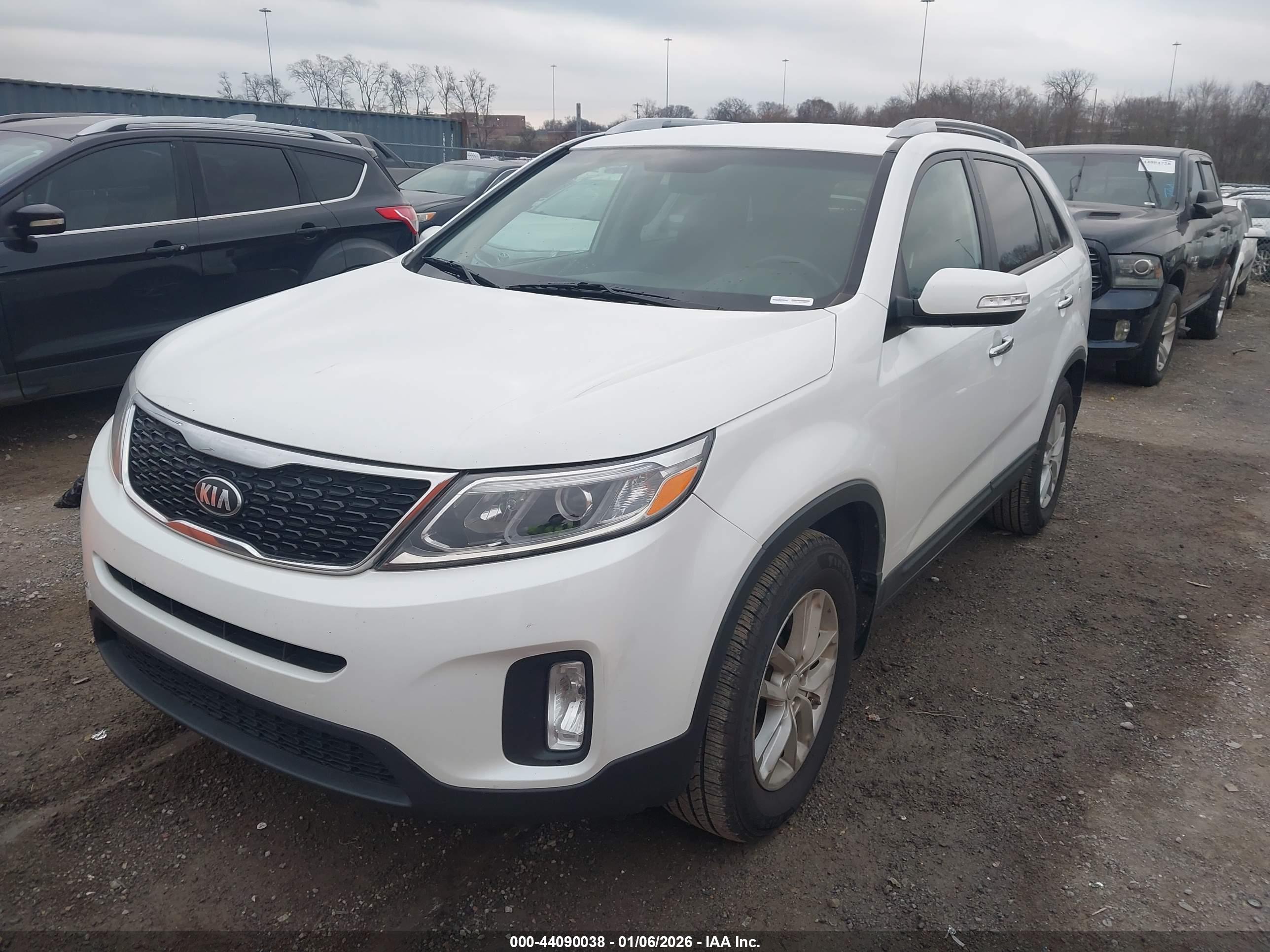KIA SORENTO image 2