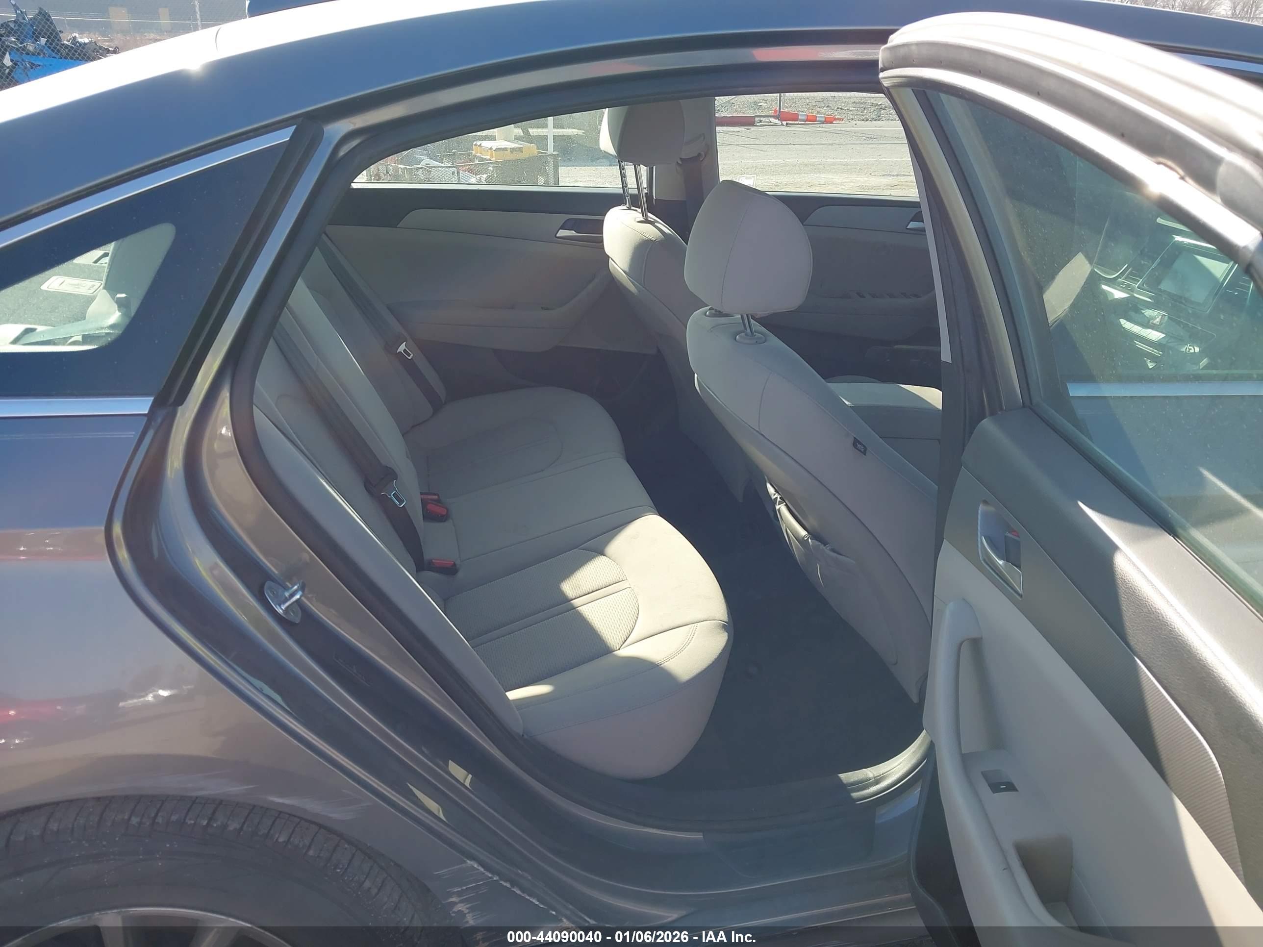 HYUNDAI SONATA image 8