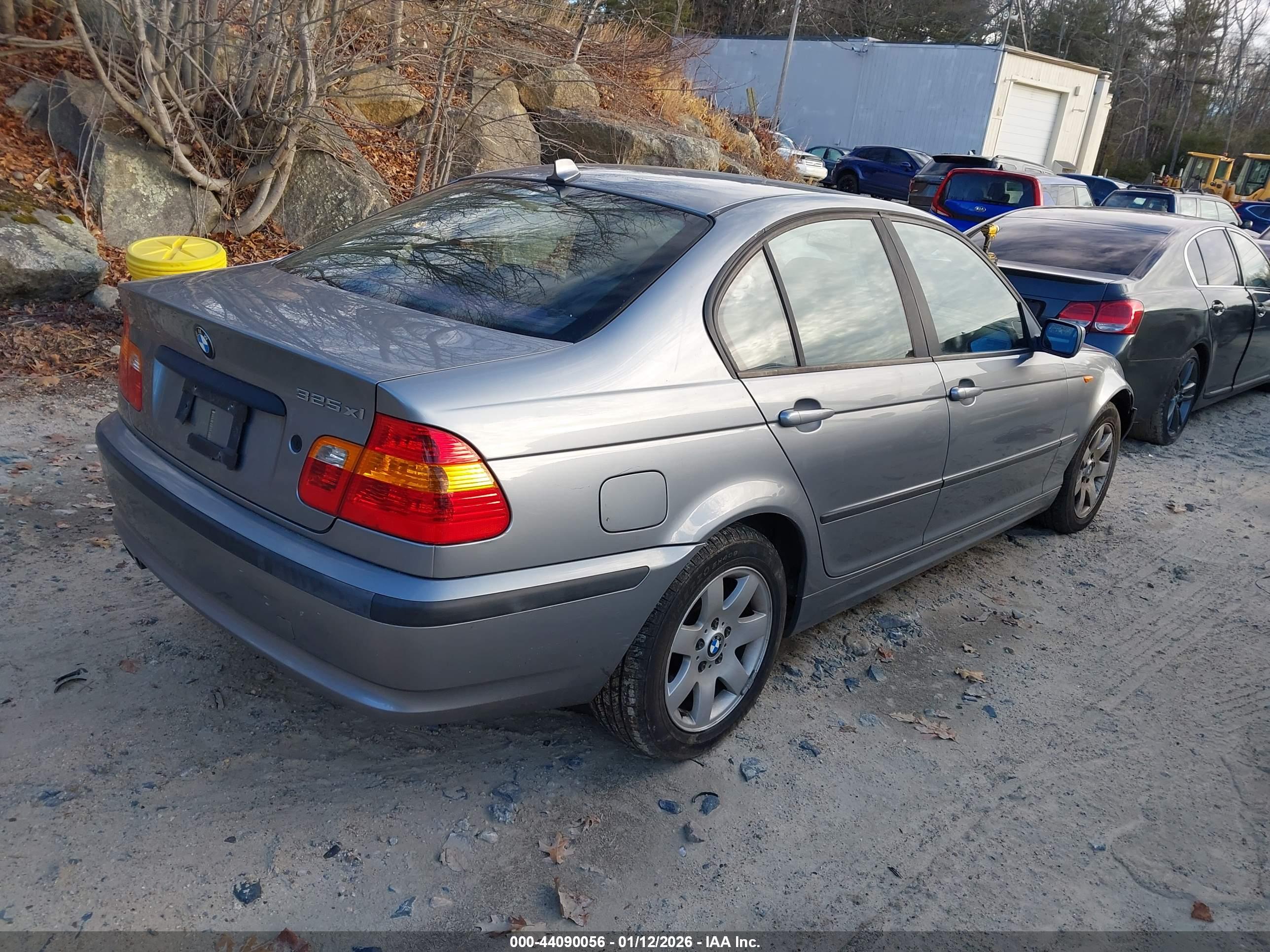 BMW 325XI image 4