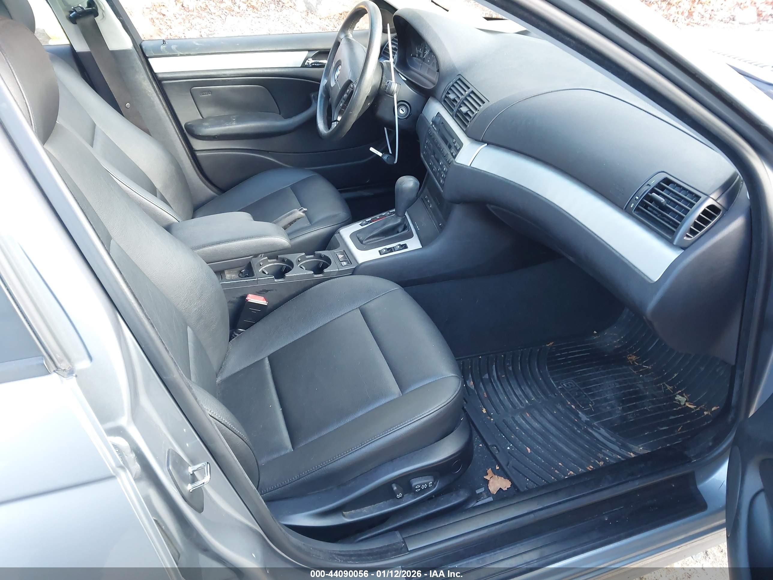 BMW 325XI image 5