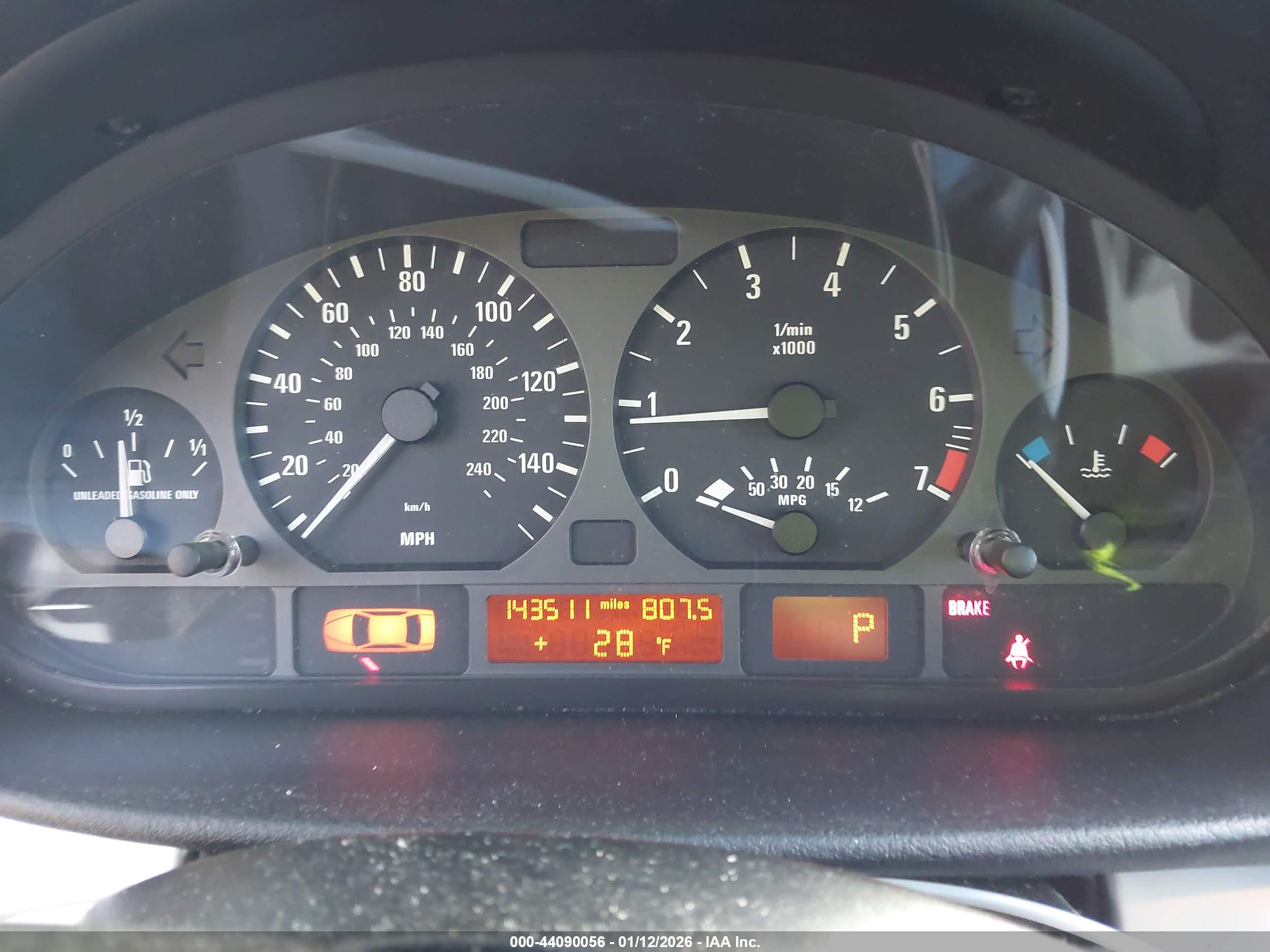 BMW 325XI image 7