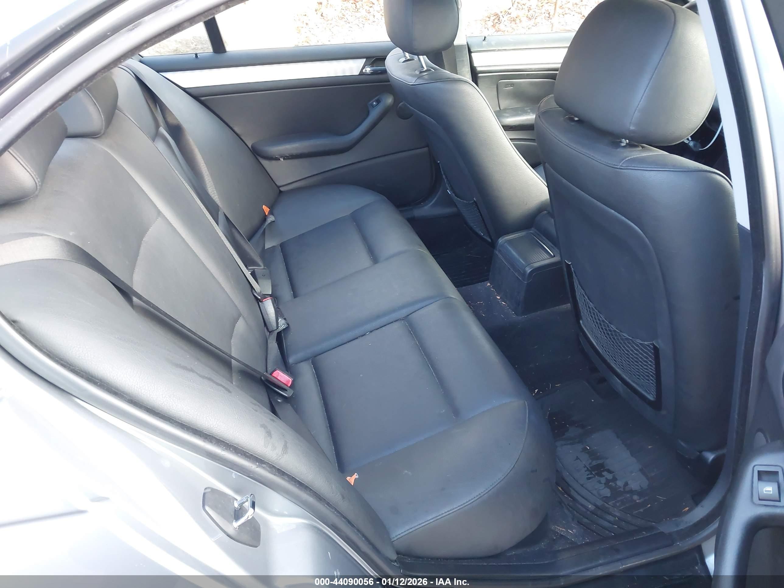 BMW 325XI image 8
