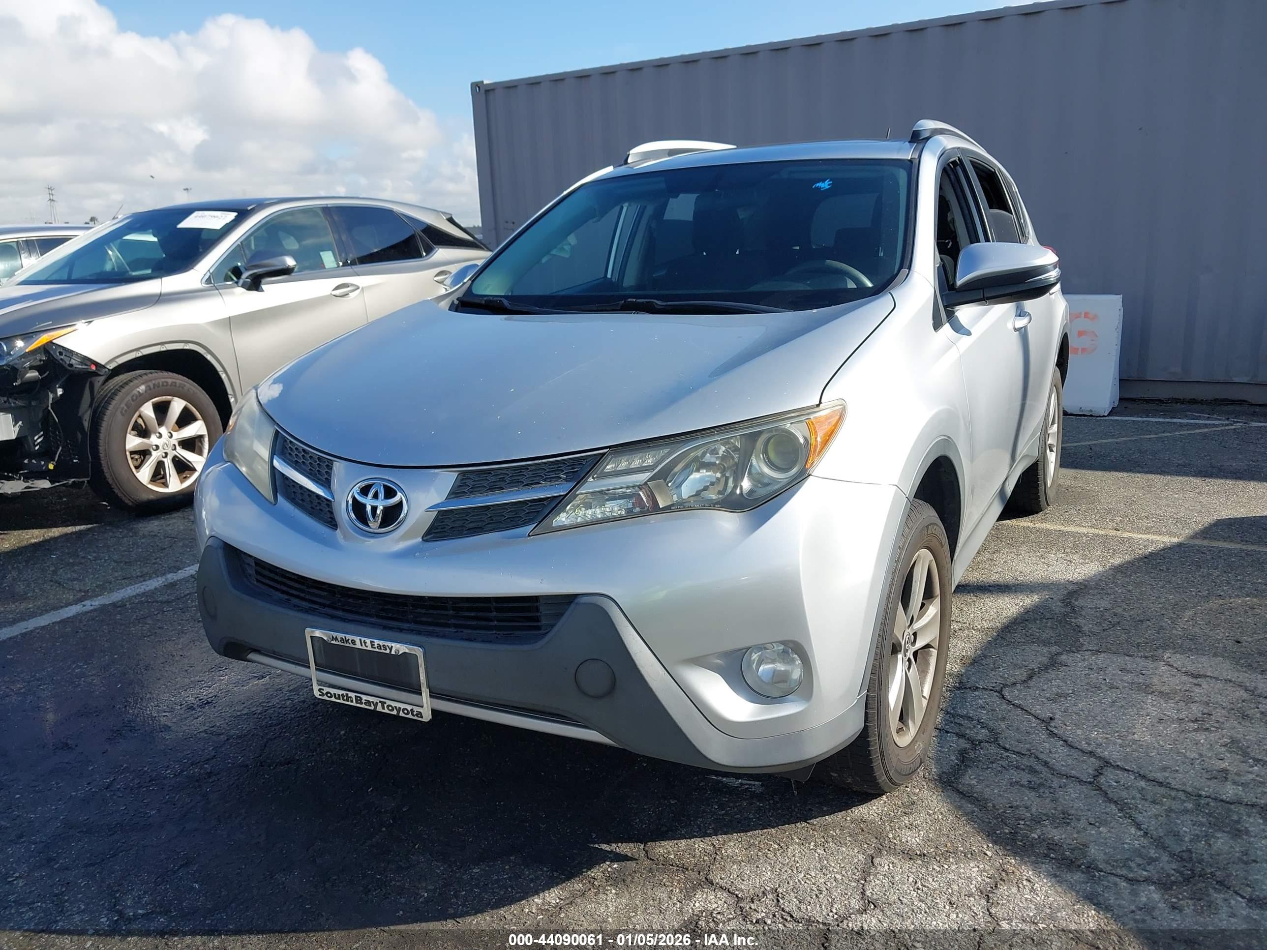 TOYOTA RAV4 image 2