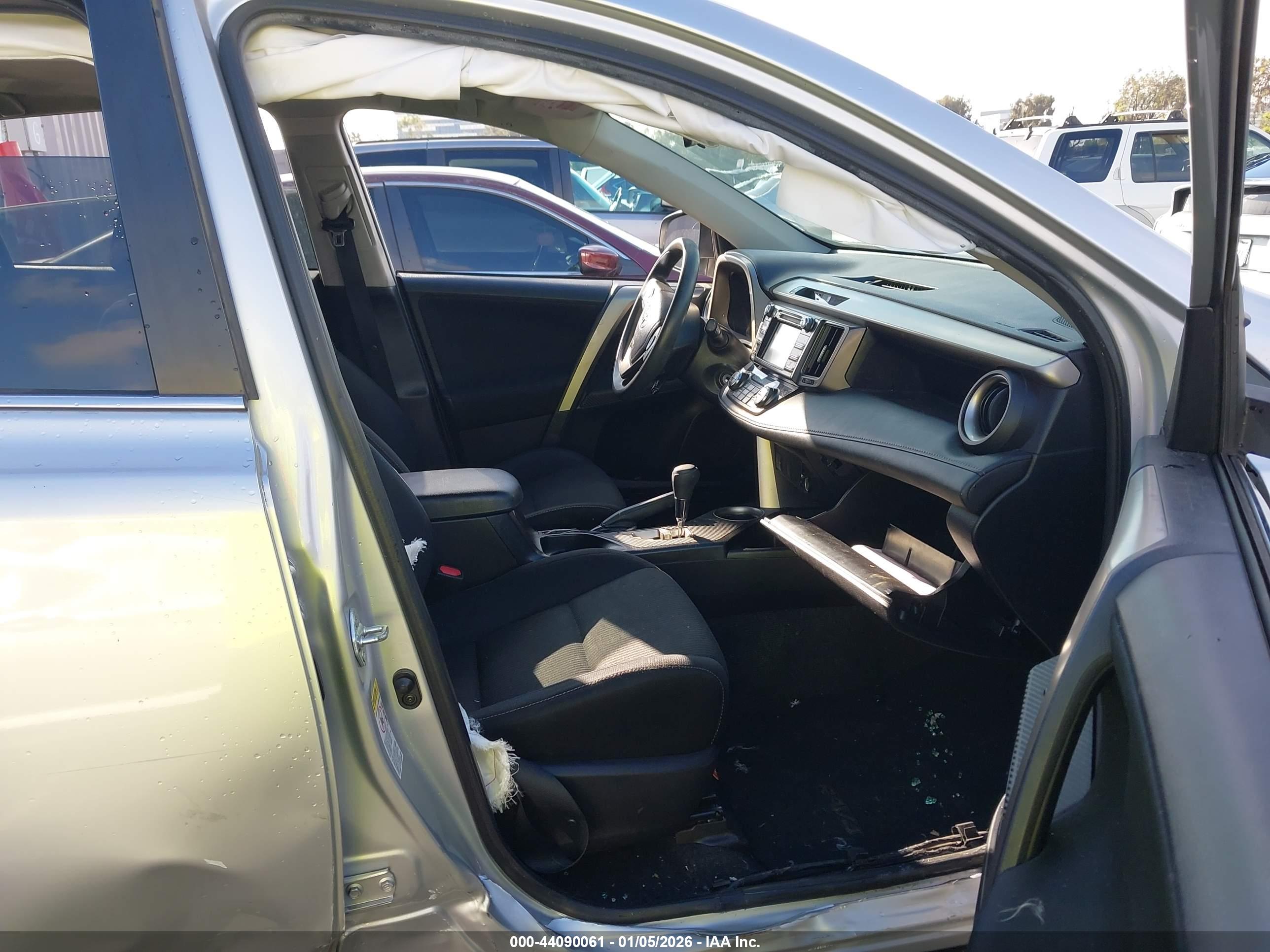 TOYOTA RAV4 image 5