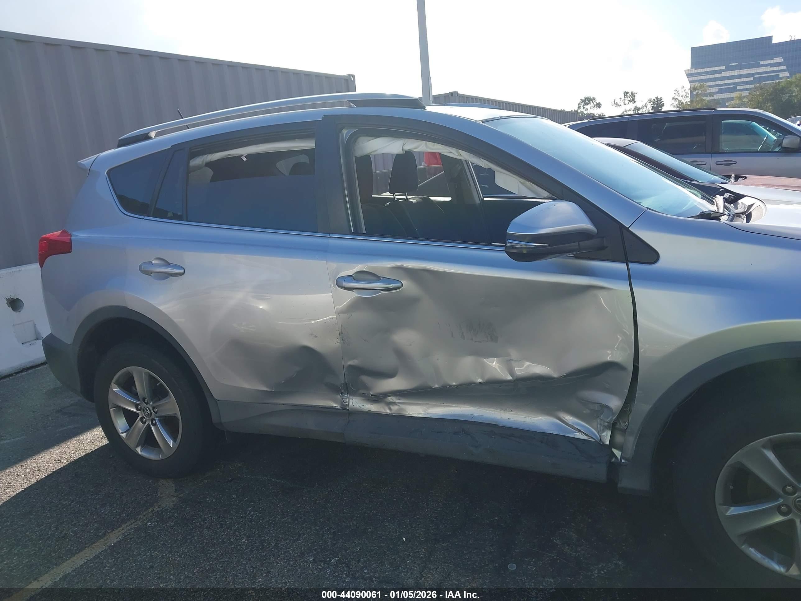 TOYOTA RAV4 image 6