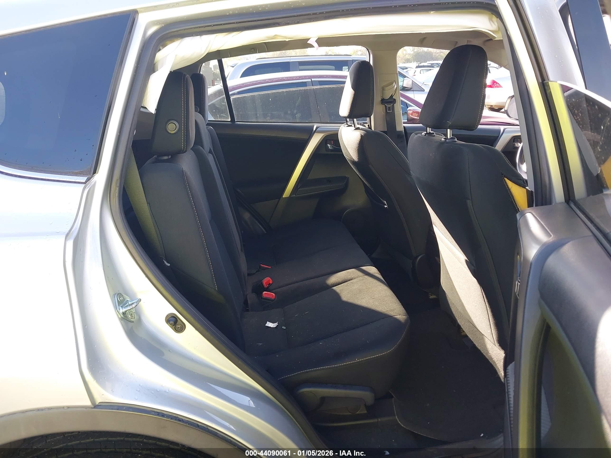 TOYOTA RAV4 image 8
