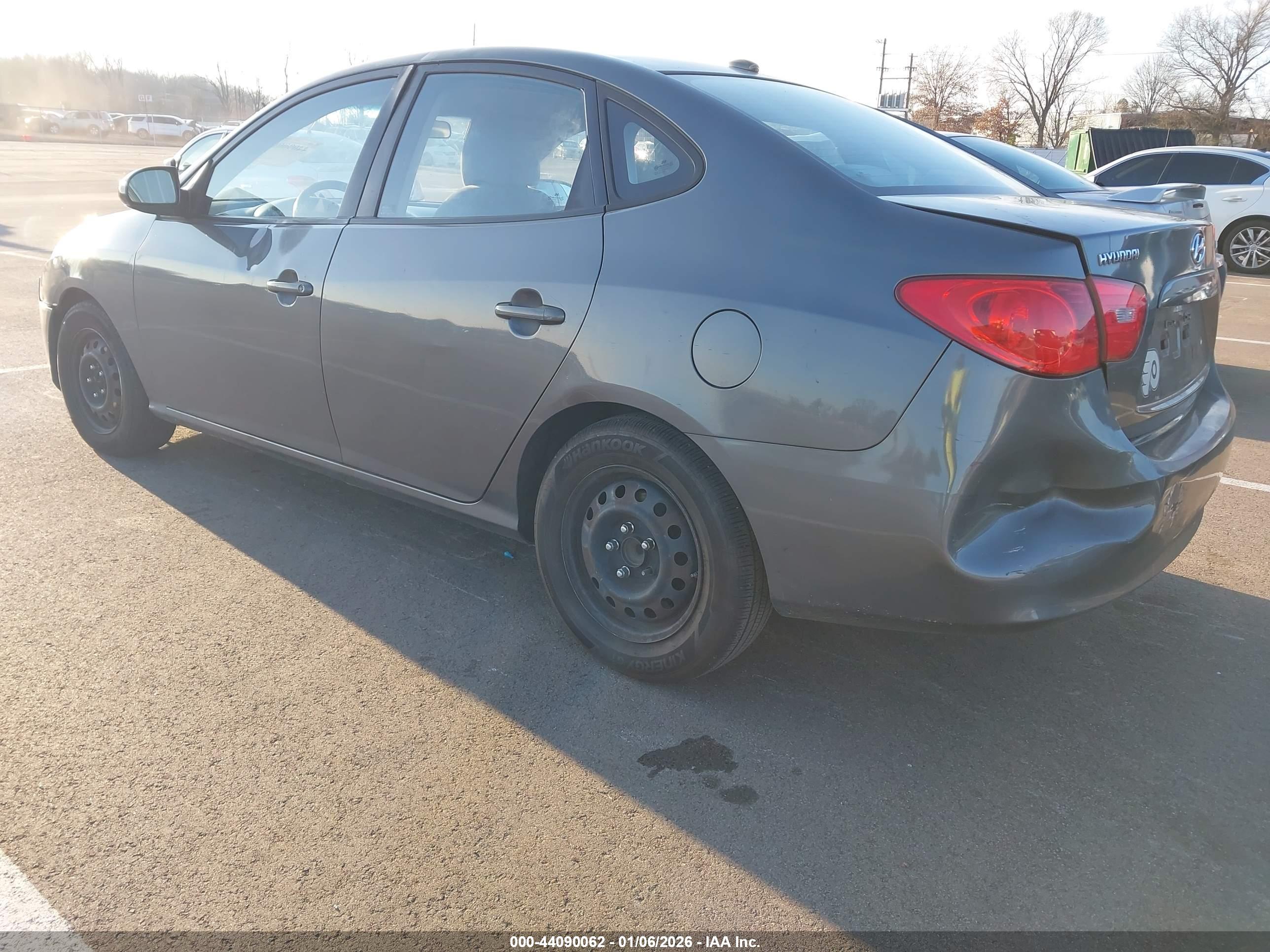 HYUNDAI ELANTRA image 3