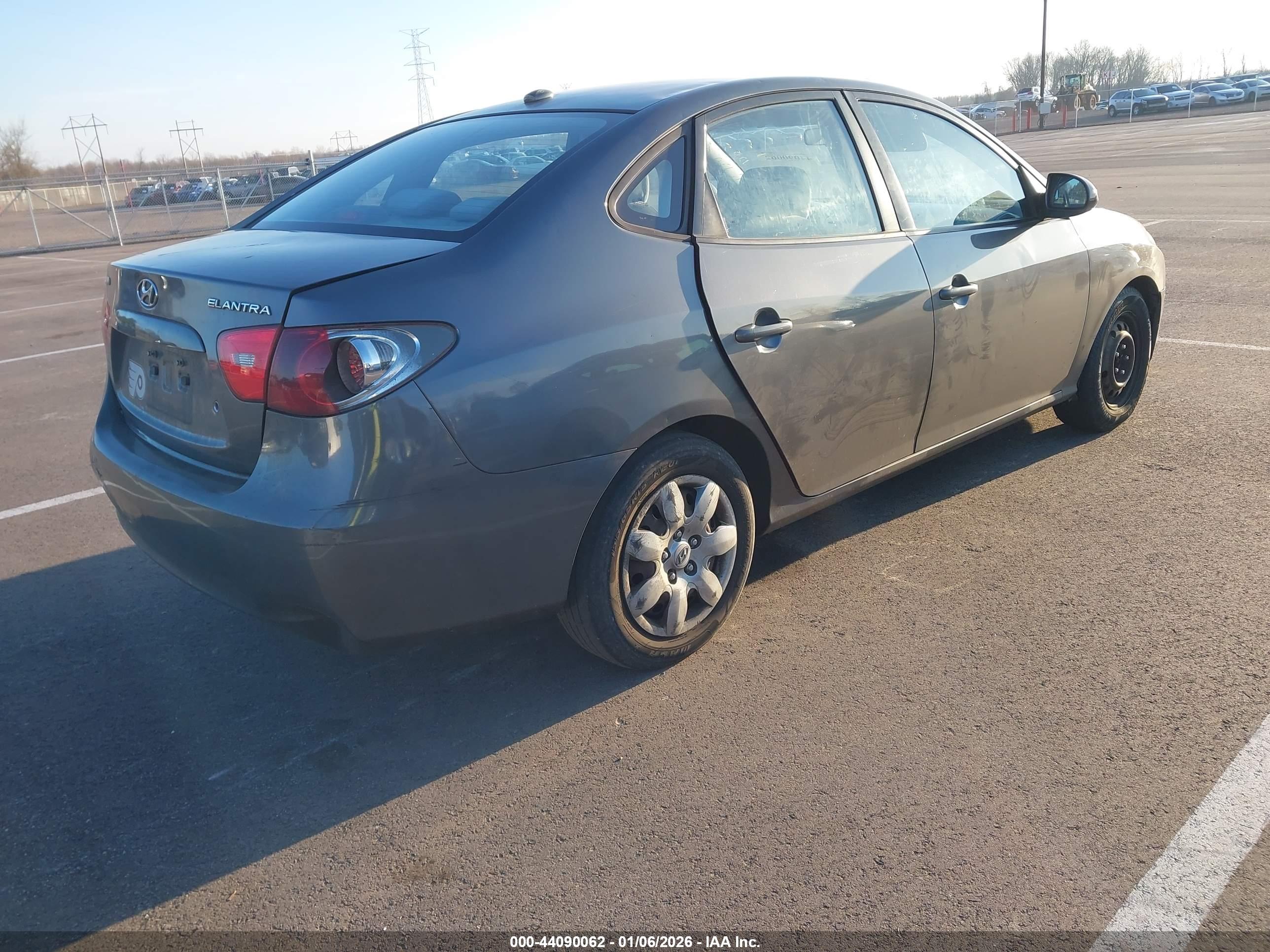 HYUNDAI ELANTRA image 4