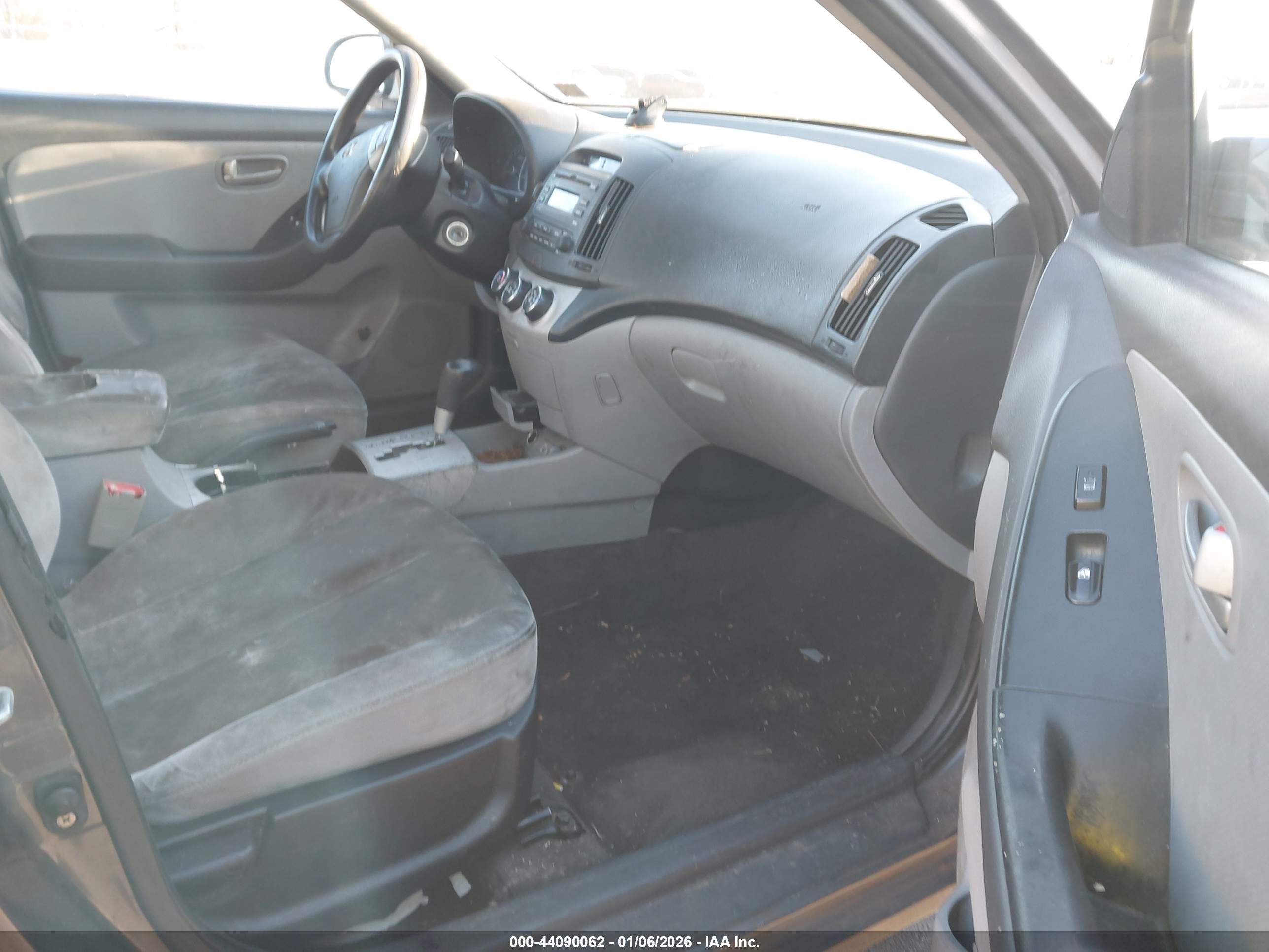 HYUNDAI ELANTRA image 5
