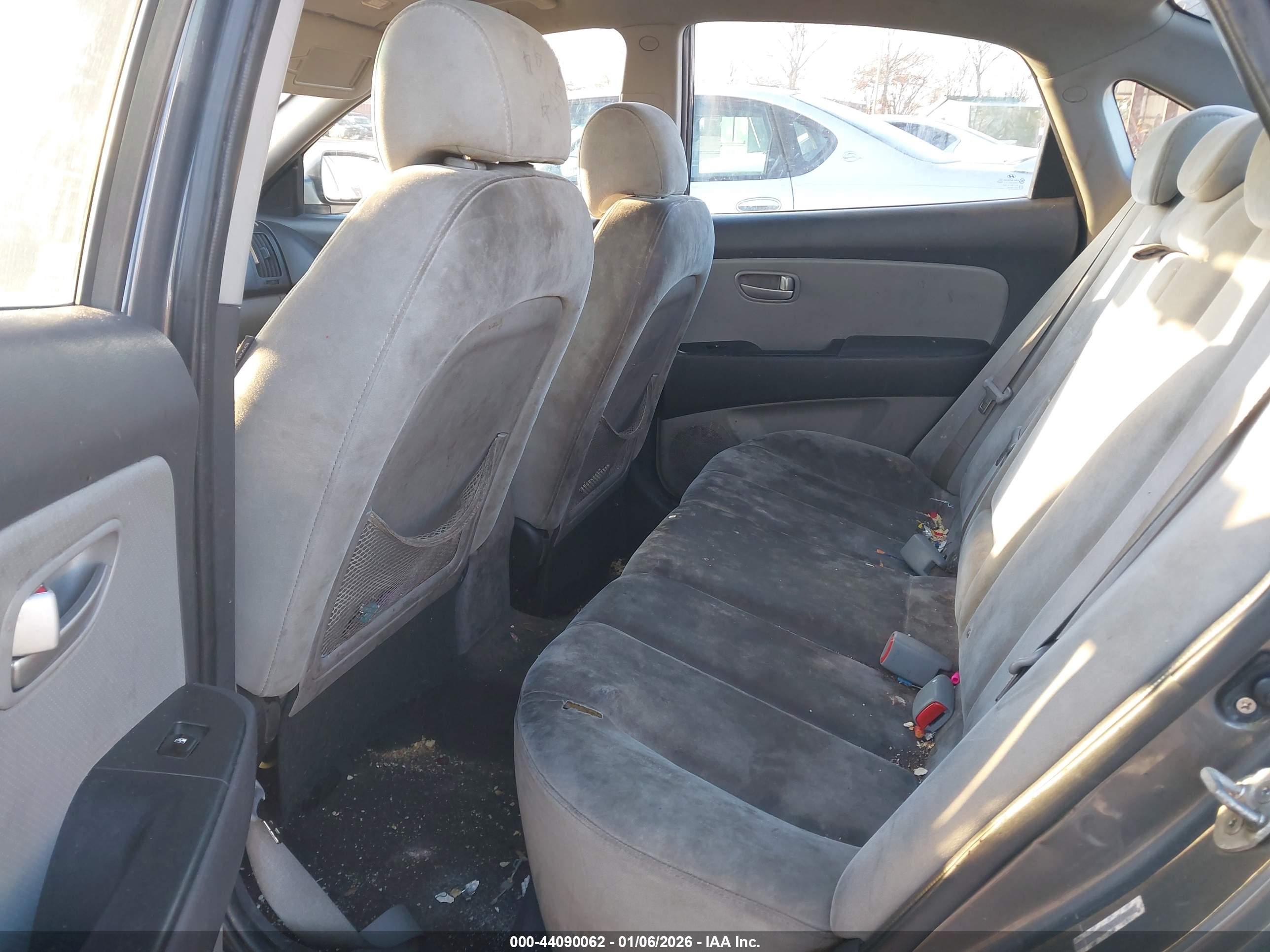 HYUNDAI ELANTRA image 8