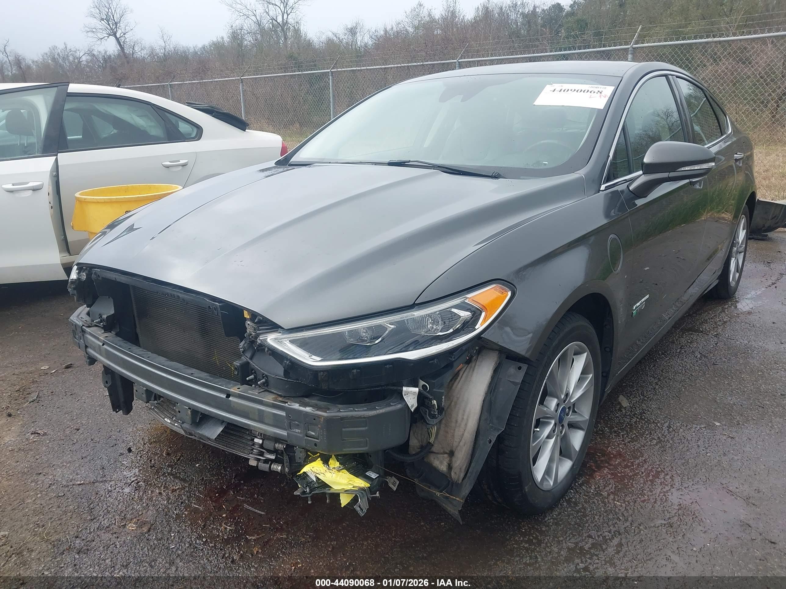 FORD FUSION image 2