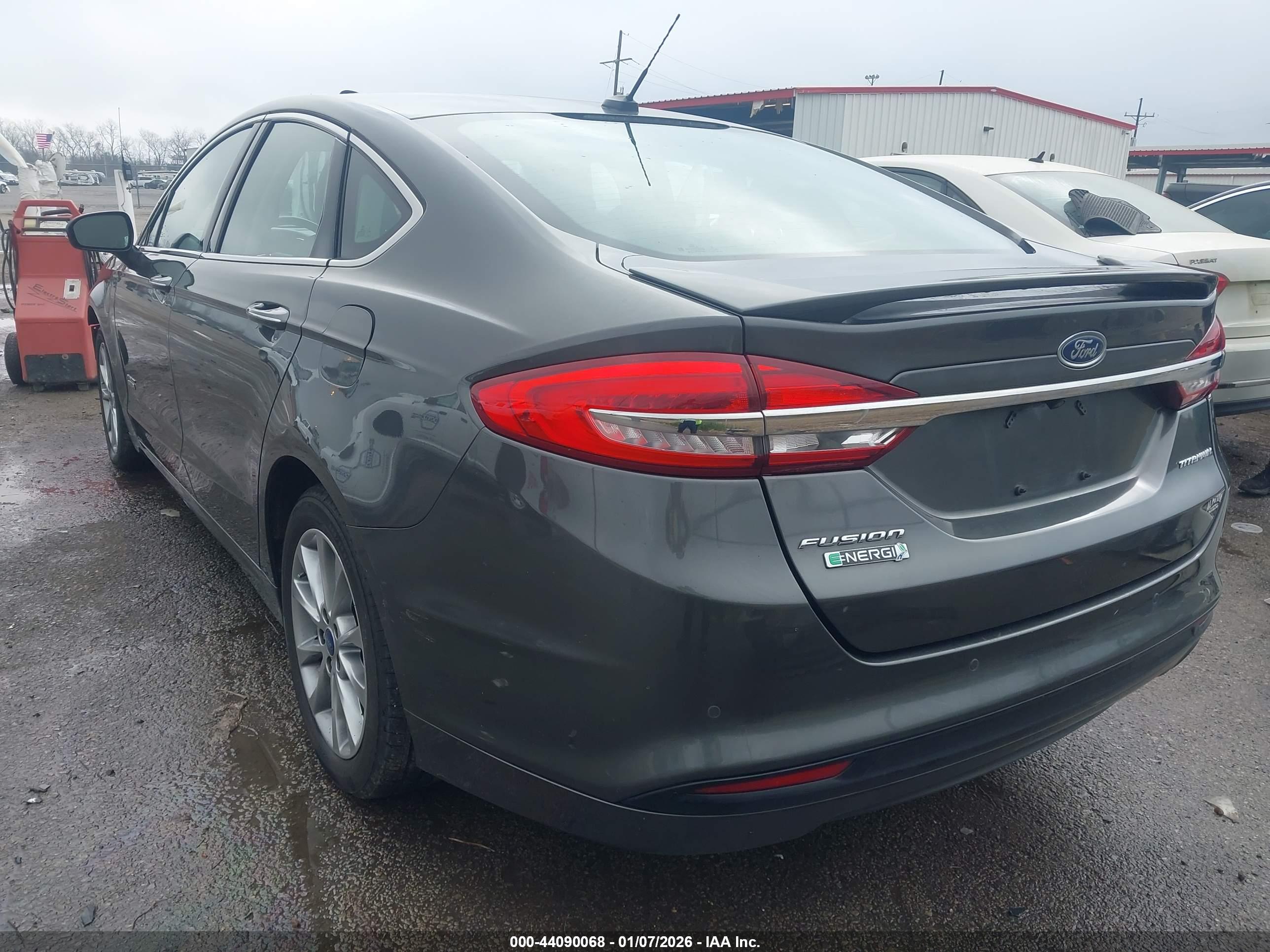 FORD FUSION image 3