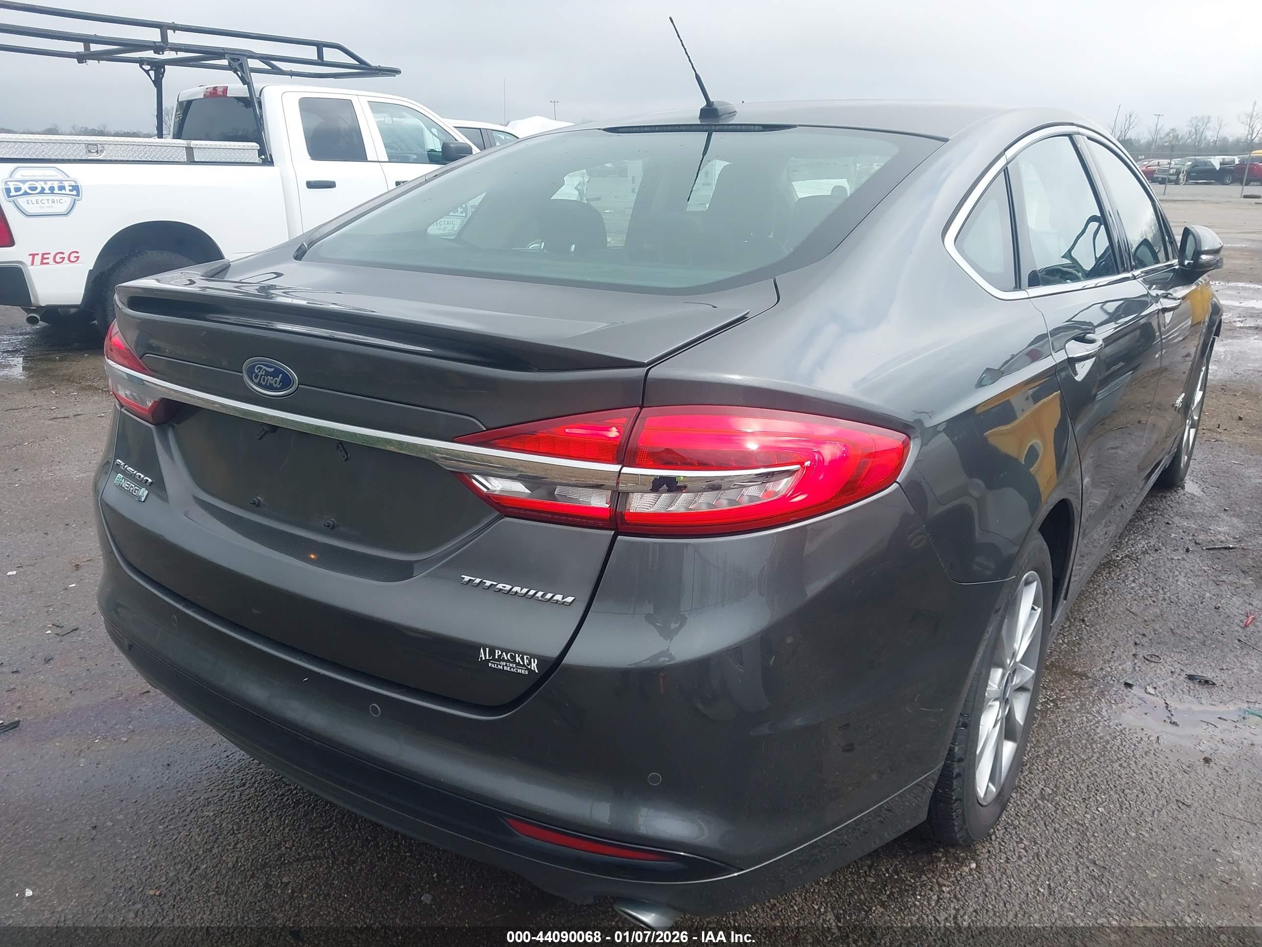 FORD FUSION image 4