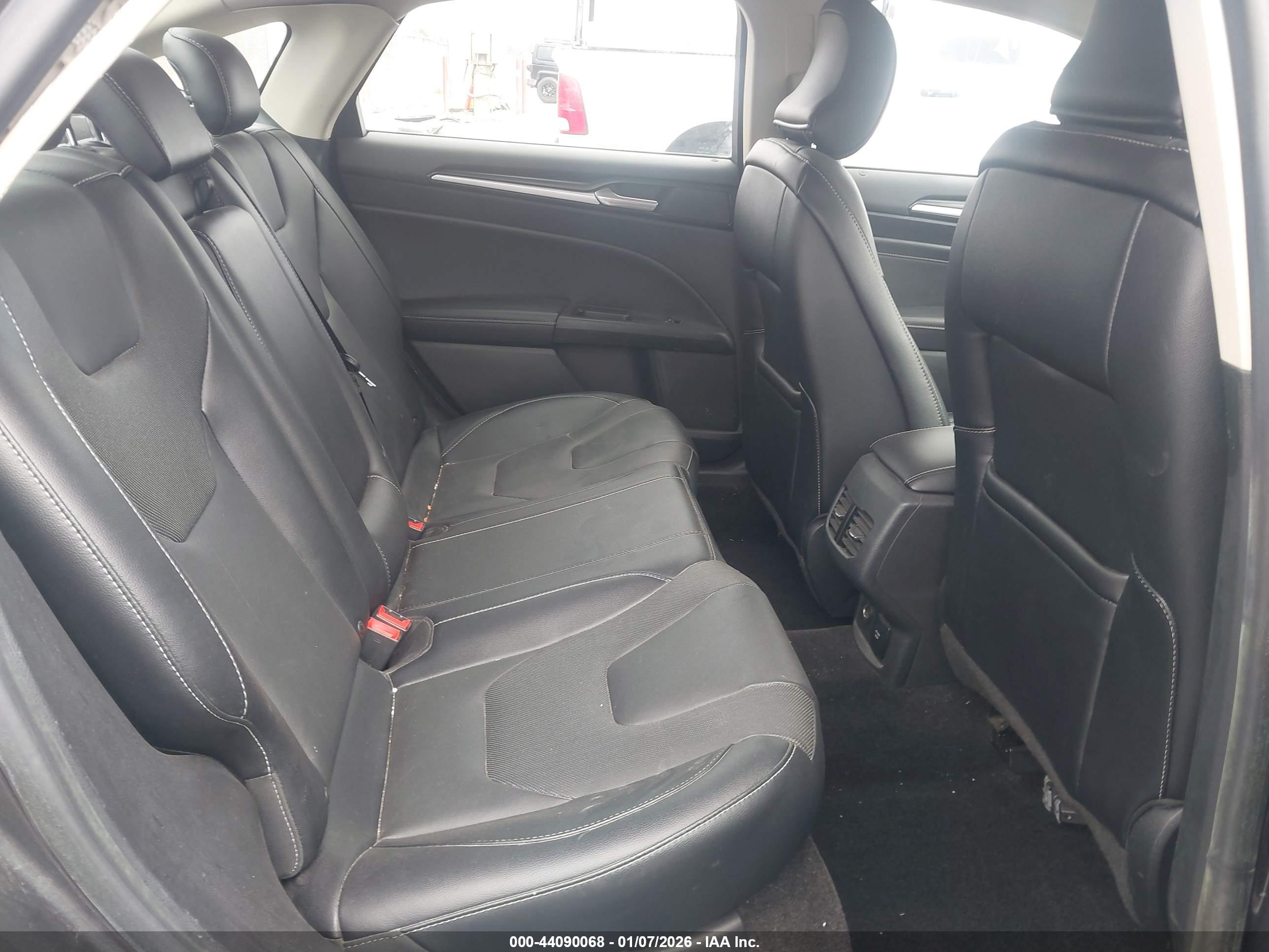 FORD FUSION image 8