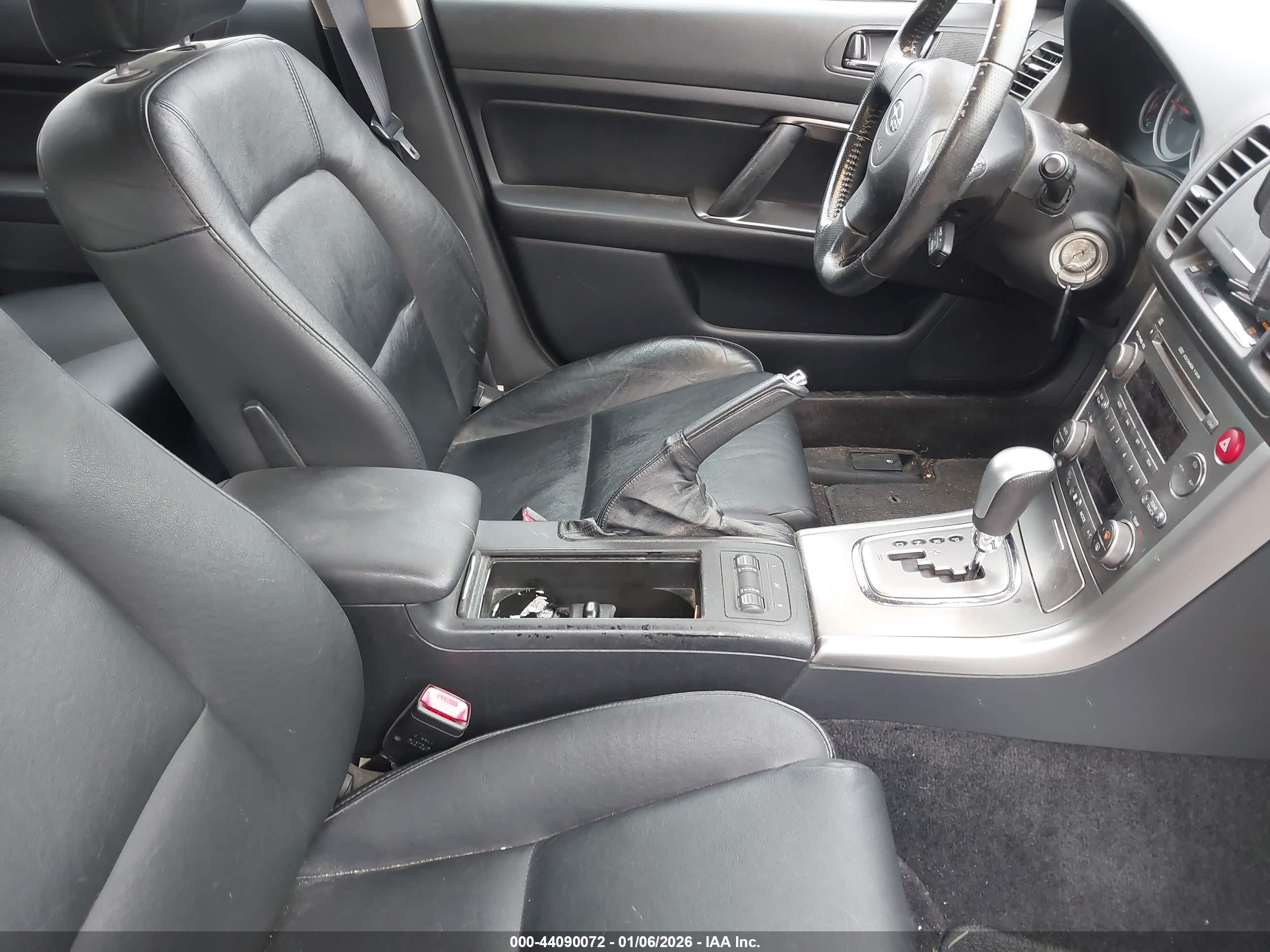 SUBARU OUTBACK image 5