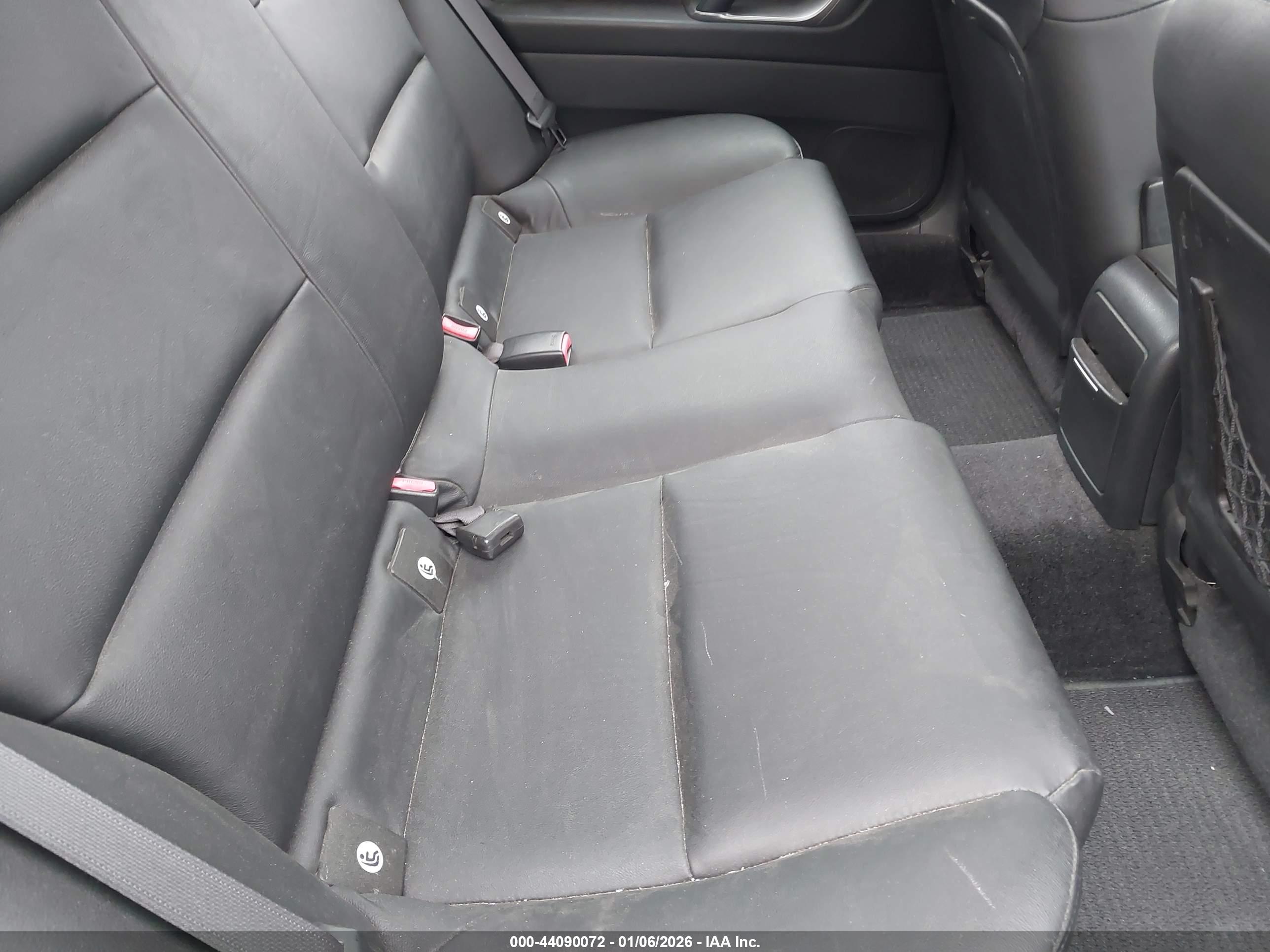 SUBARU OUTBACK image 8