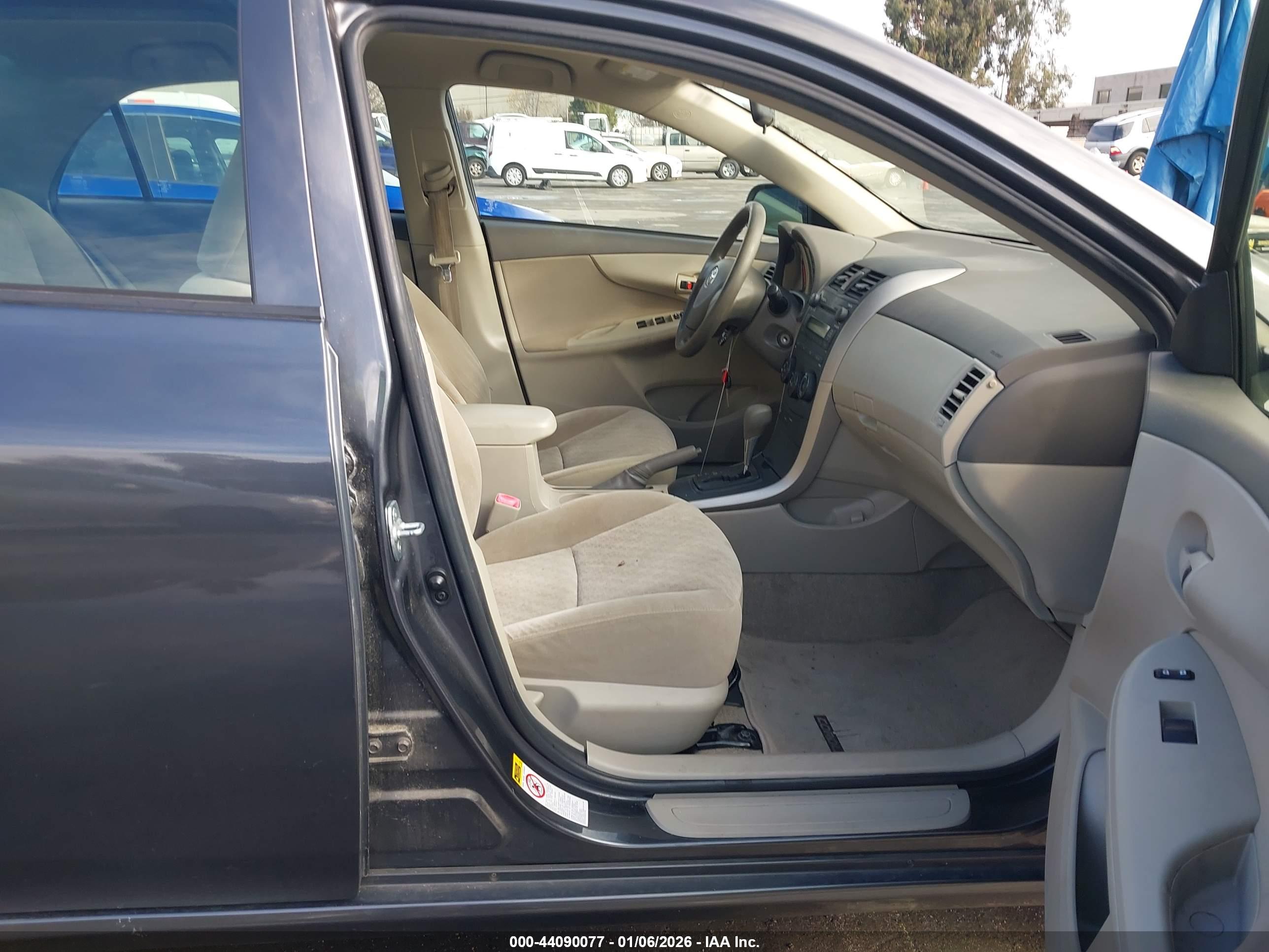 TOYOTA COROLLA image 5