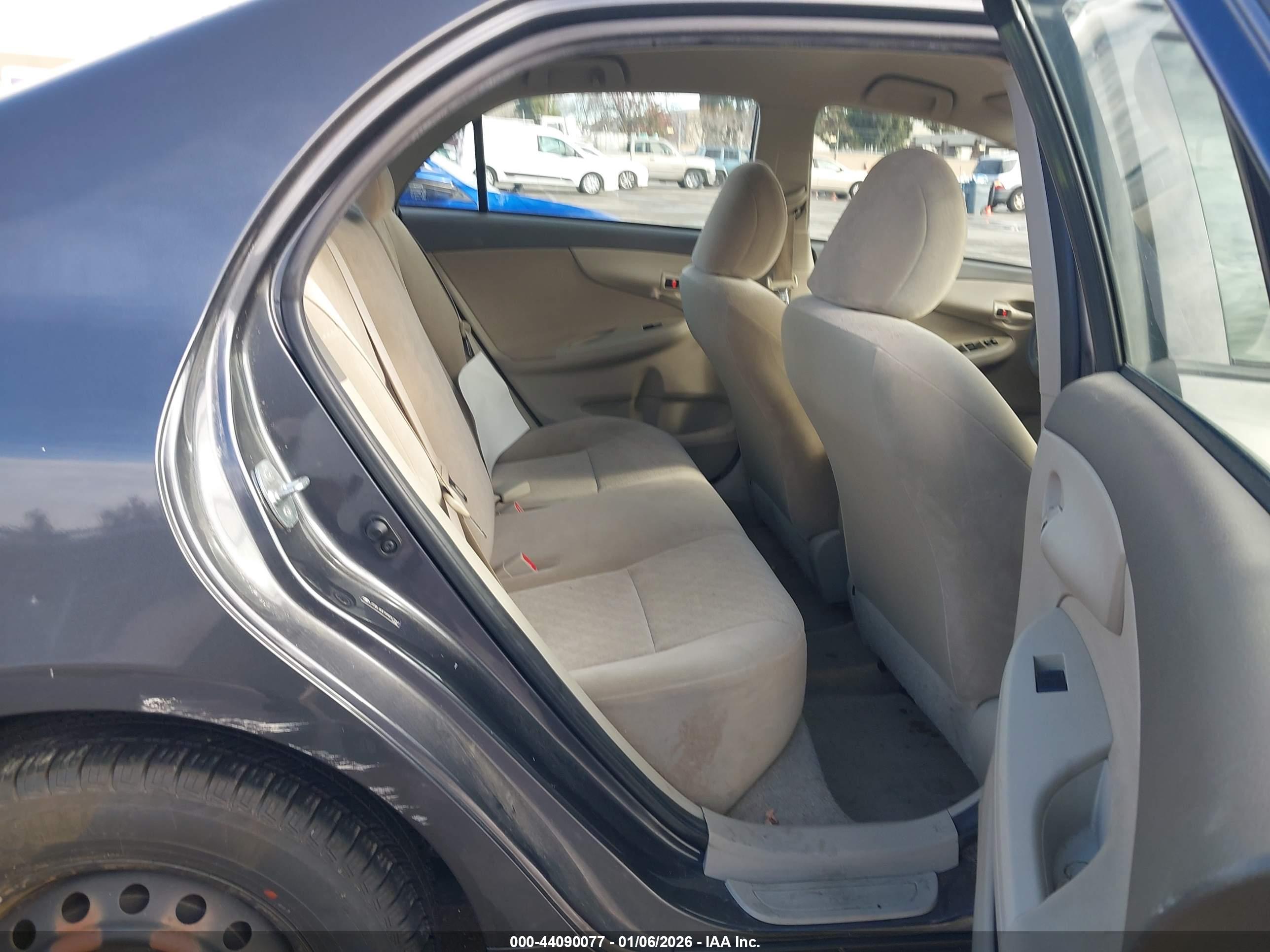 TOYOTA COROLLA image 8