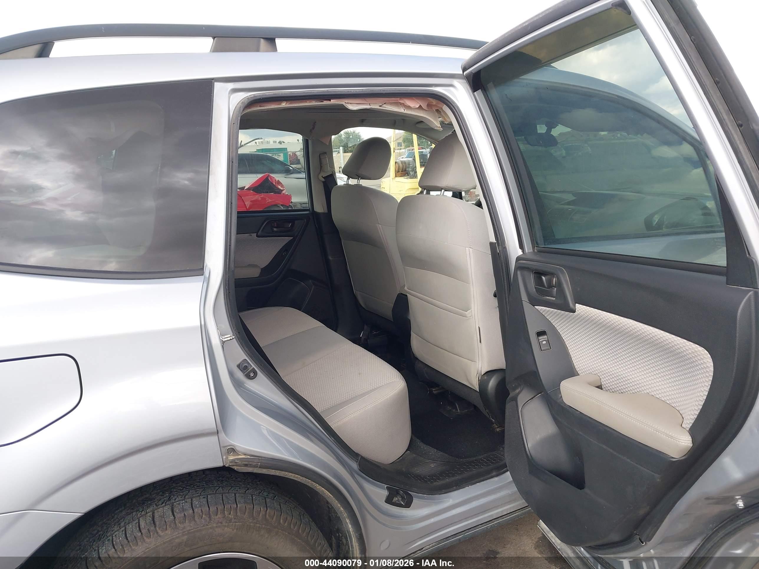 SUBARU FORESTER image 8