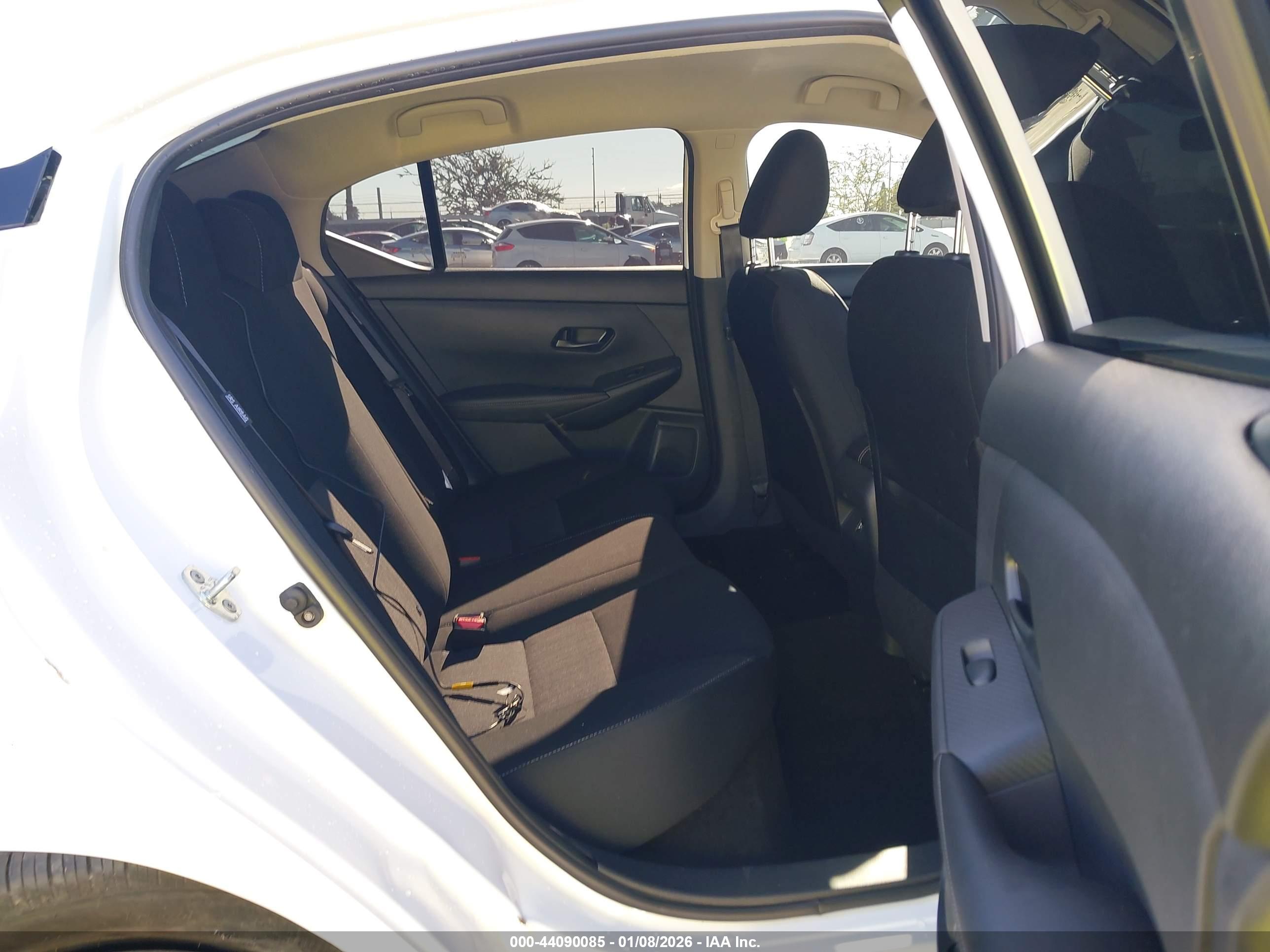 NISSAN SENTRA image 8