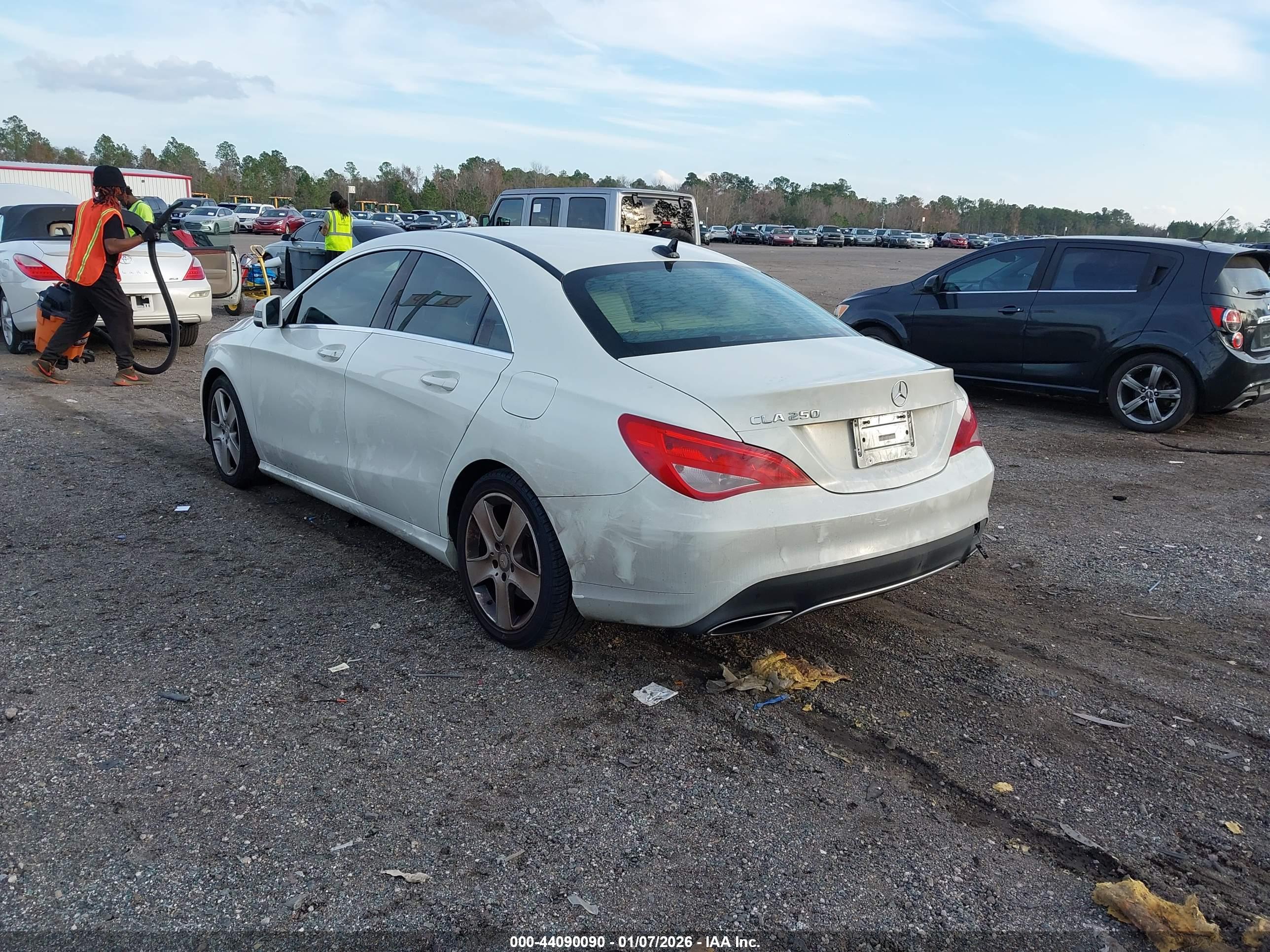 MERCEDES-BENZ CLA image 3