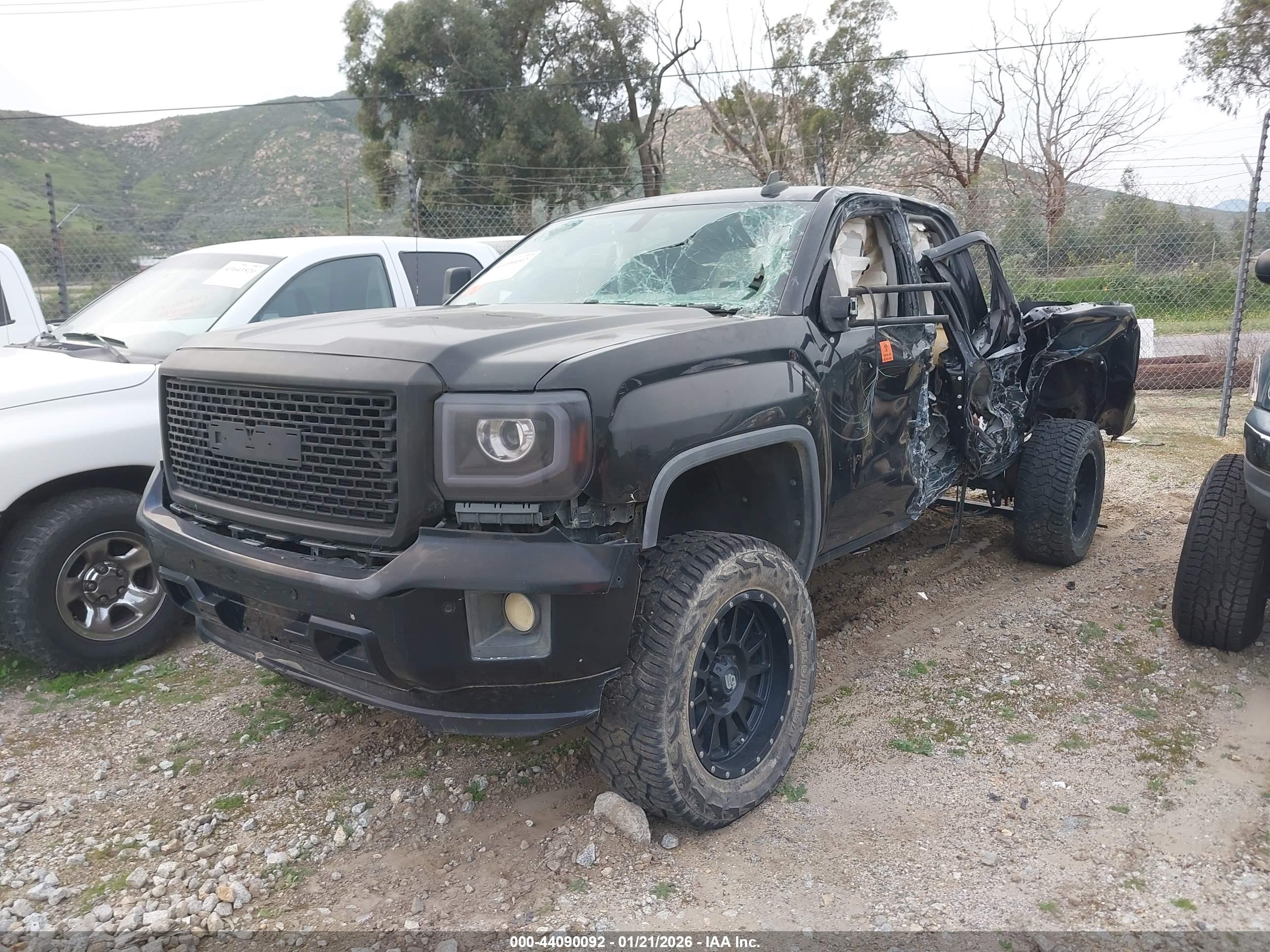 GMC SIERRA image 2