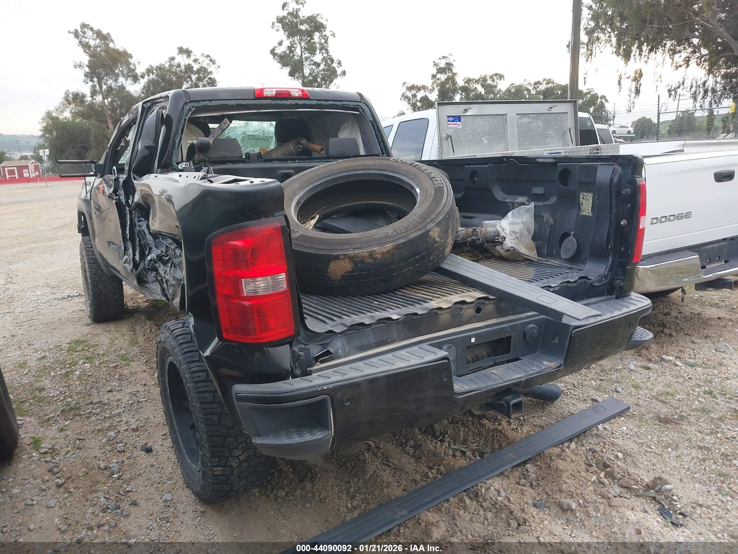 GMC SIERRA image 3
