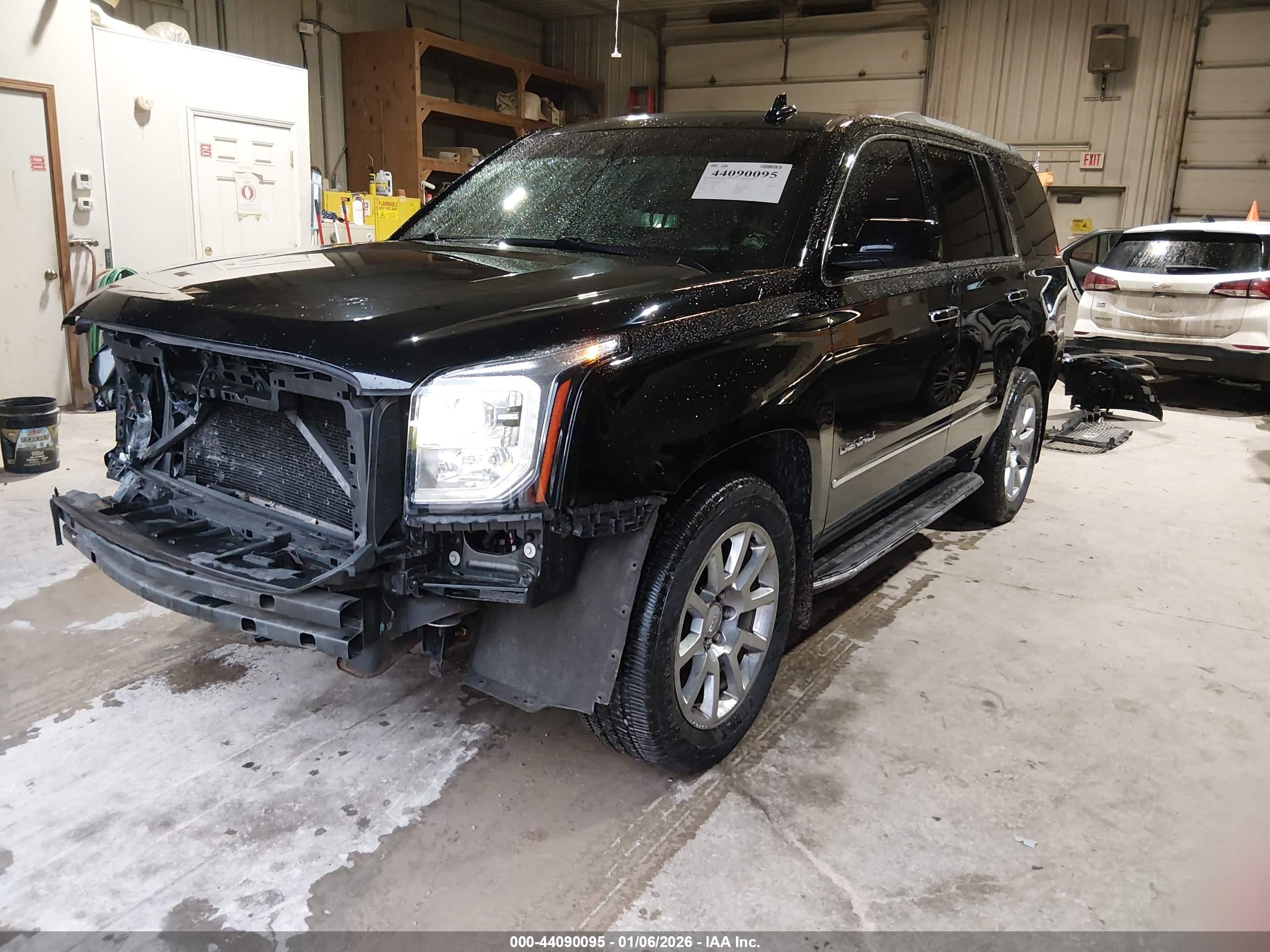 GMC YUKON image 2