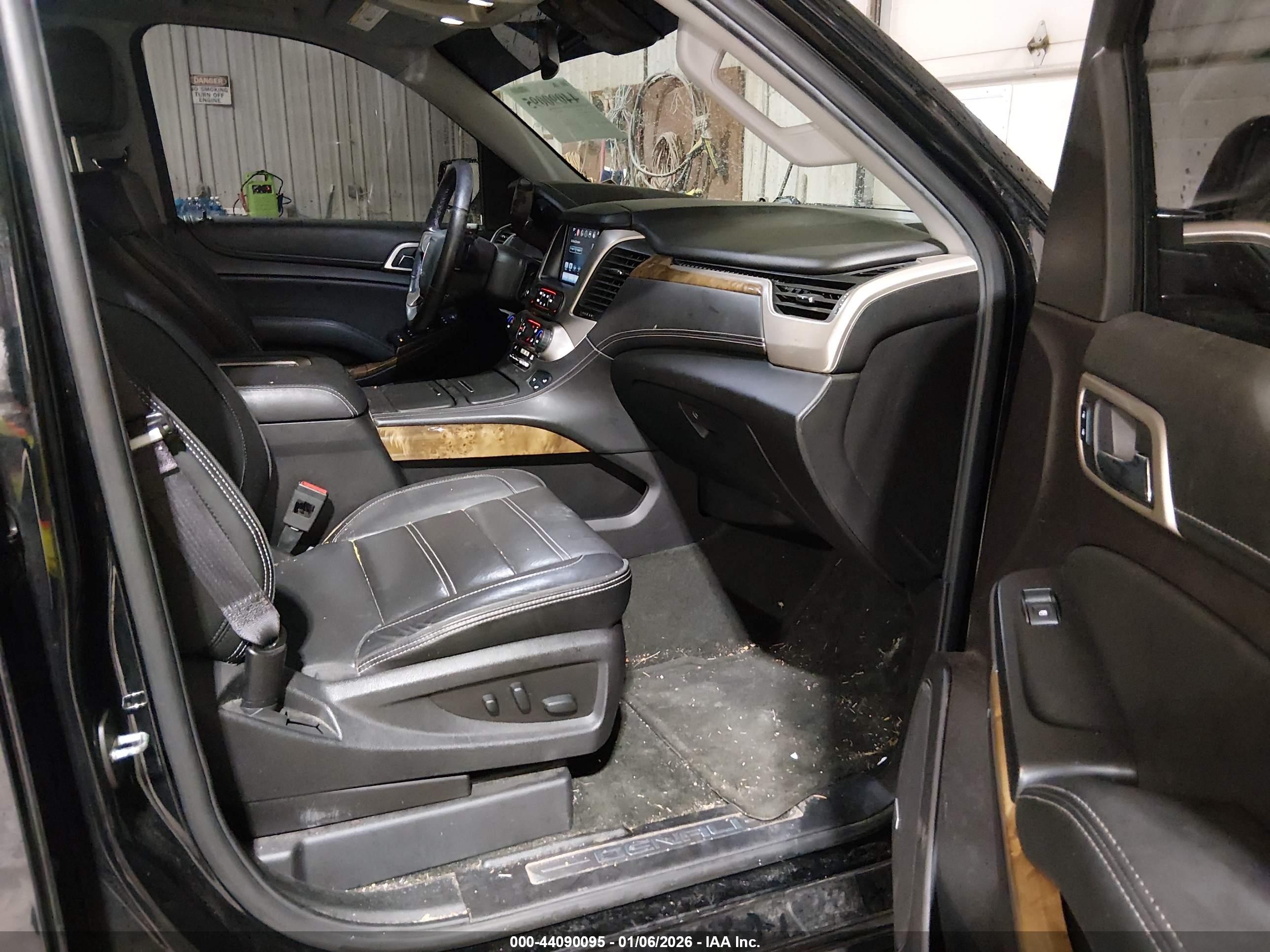 GMC YUKON image 5