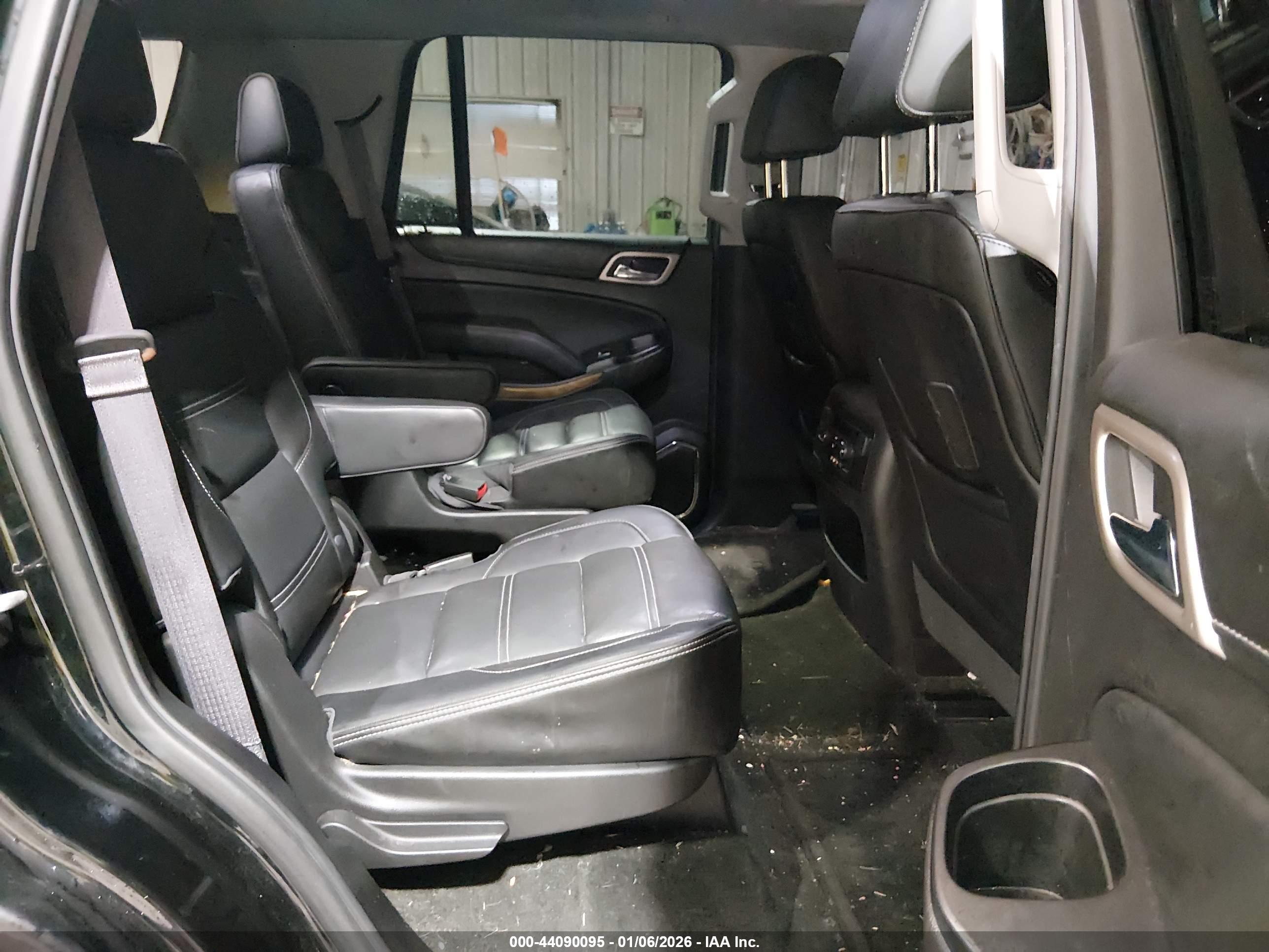 GMC YUKON image 8