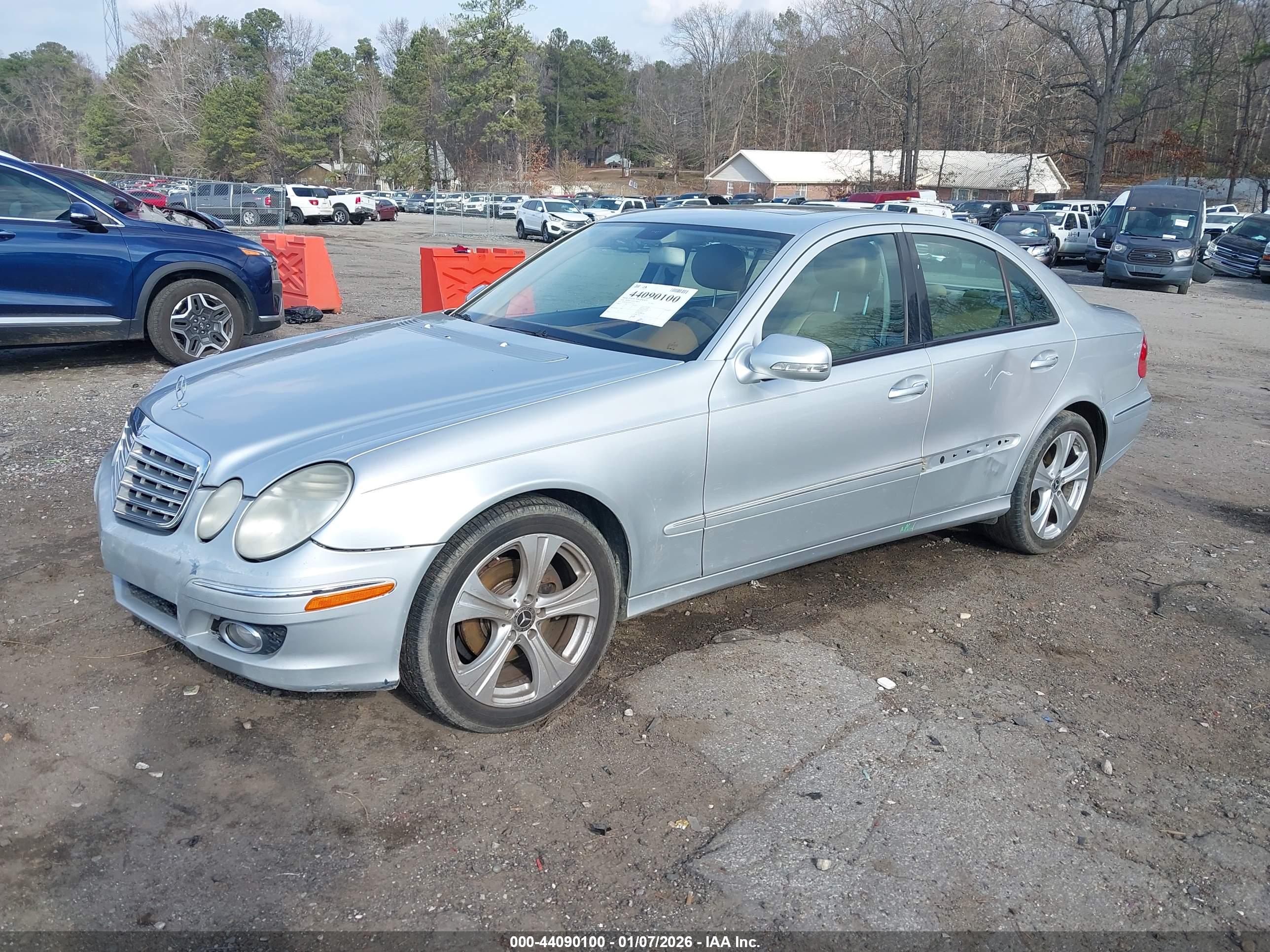 MERCEDES-BENZ E image 2