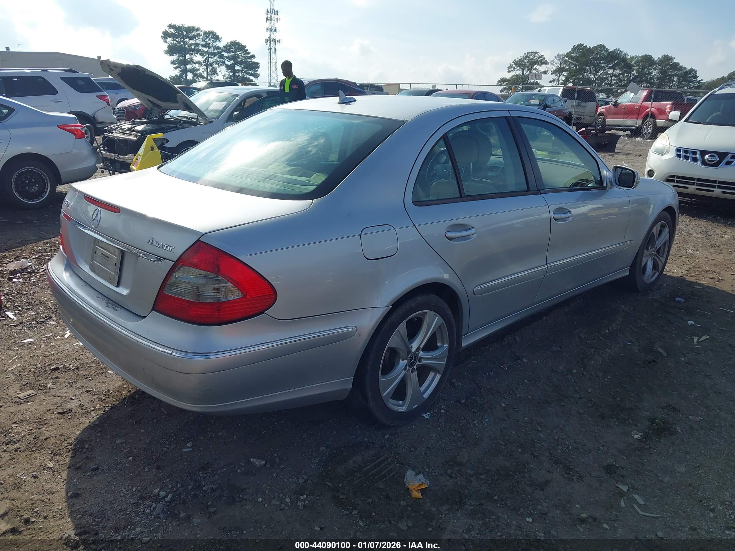 MERCEDES-BENZ E image 4