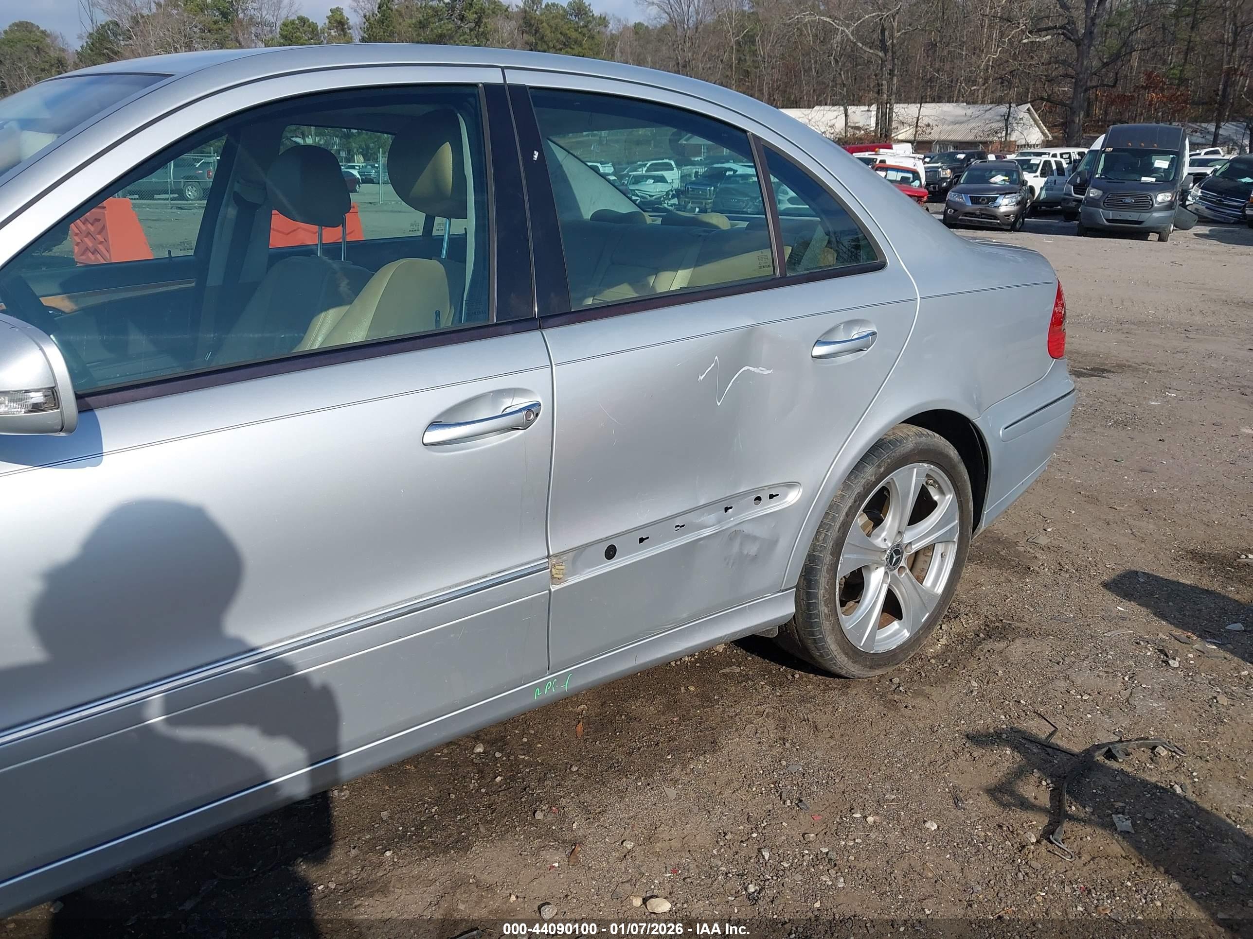 MERCEDES-BENZ E image 6