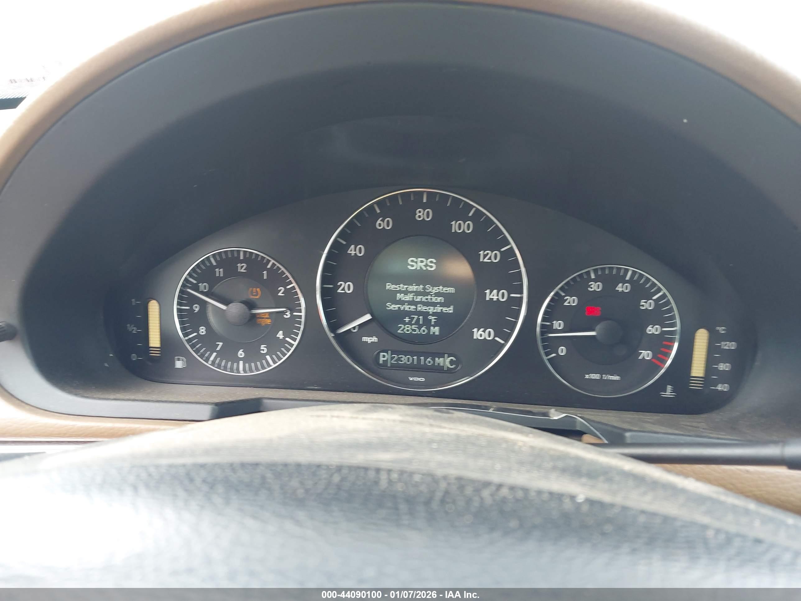 MERCEDES-BENZ E image 7