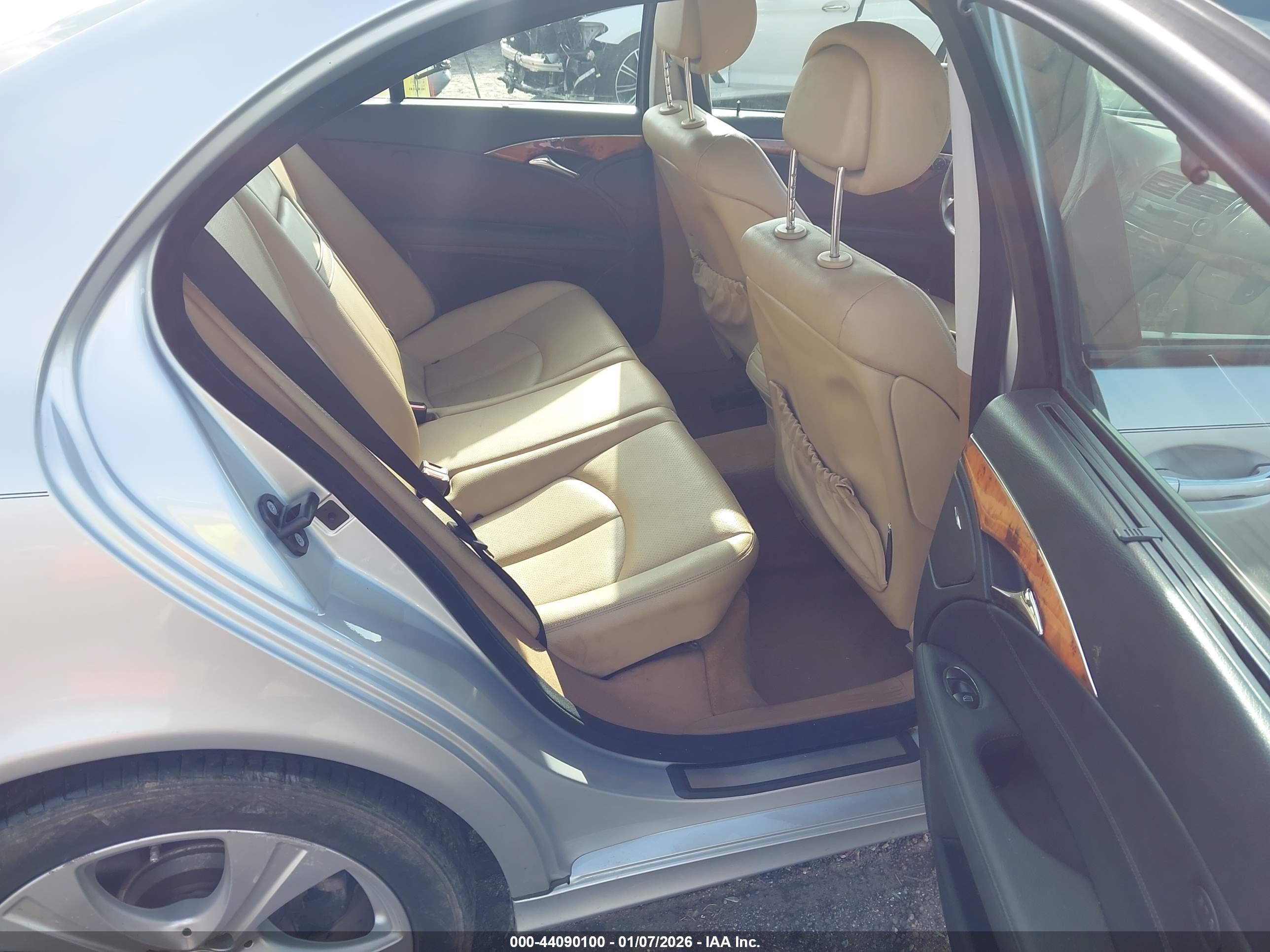 MERCEDES-BENZ E image 8