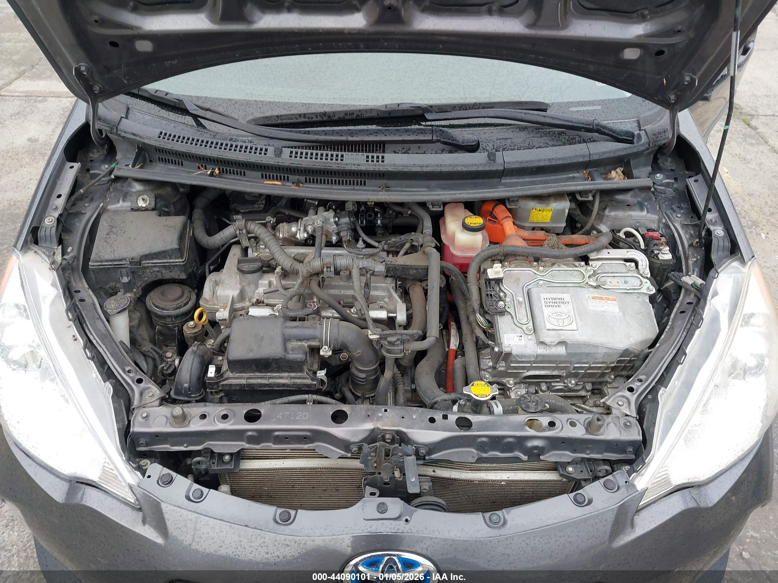 TOYOTA PRIUS image 10