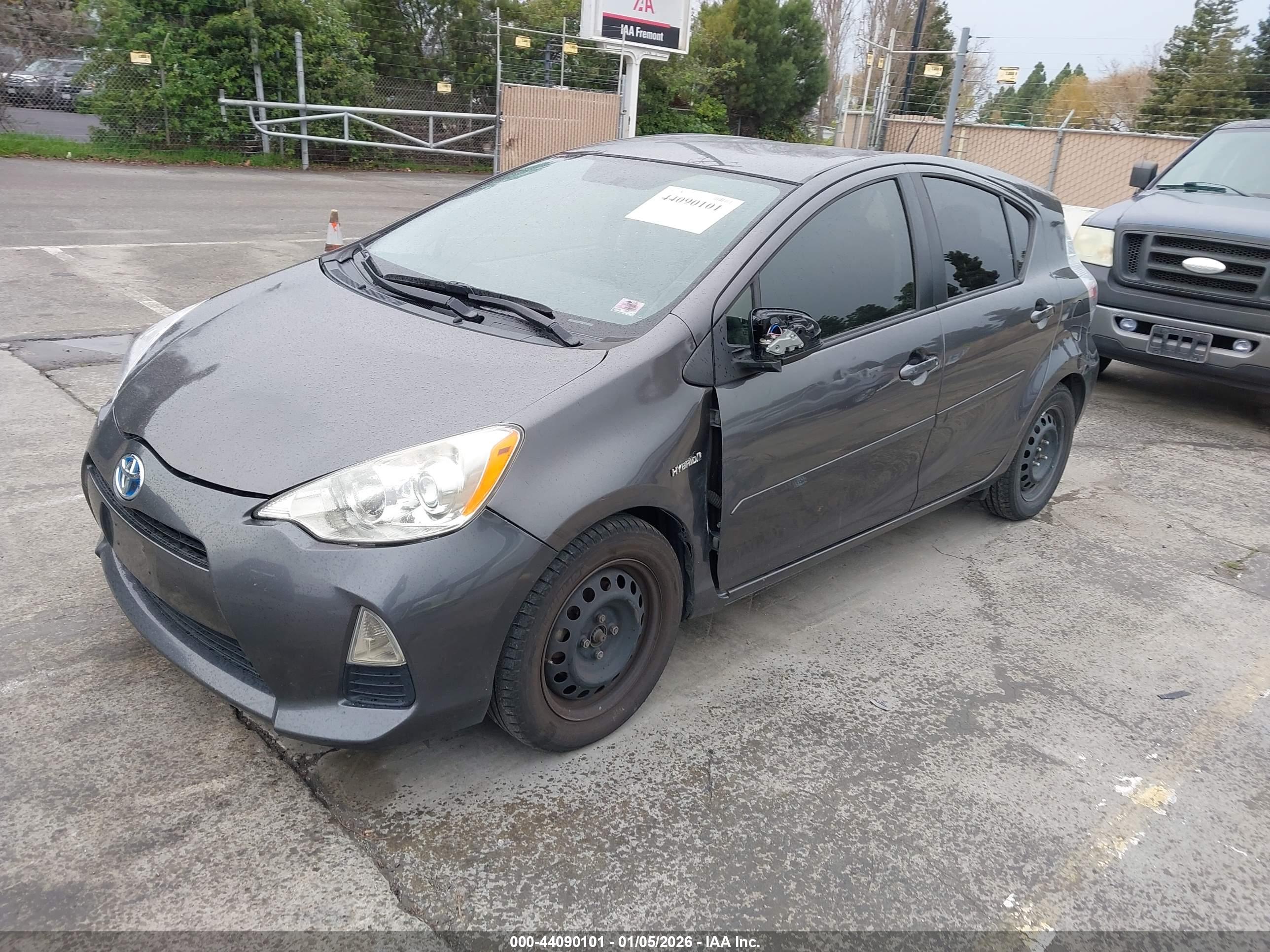 TOYOTA PRIUS image 2