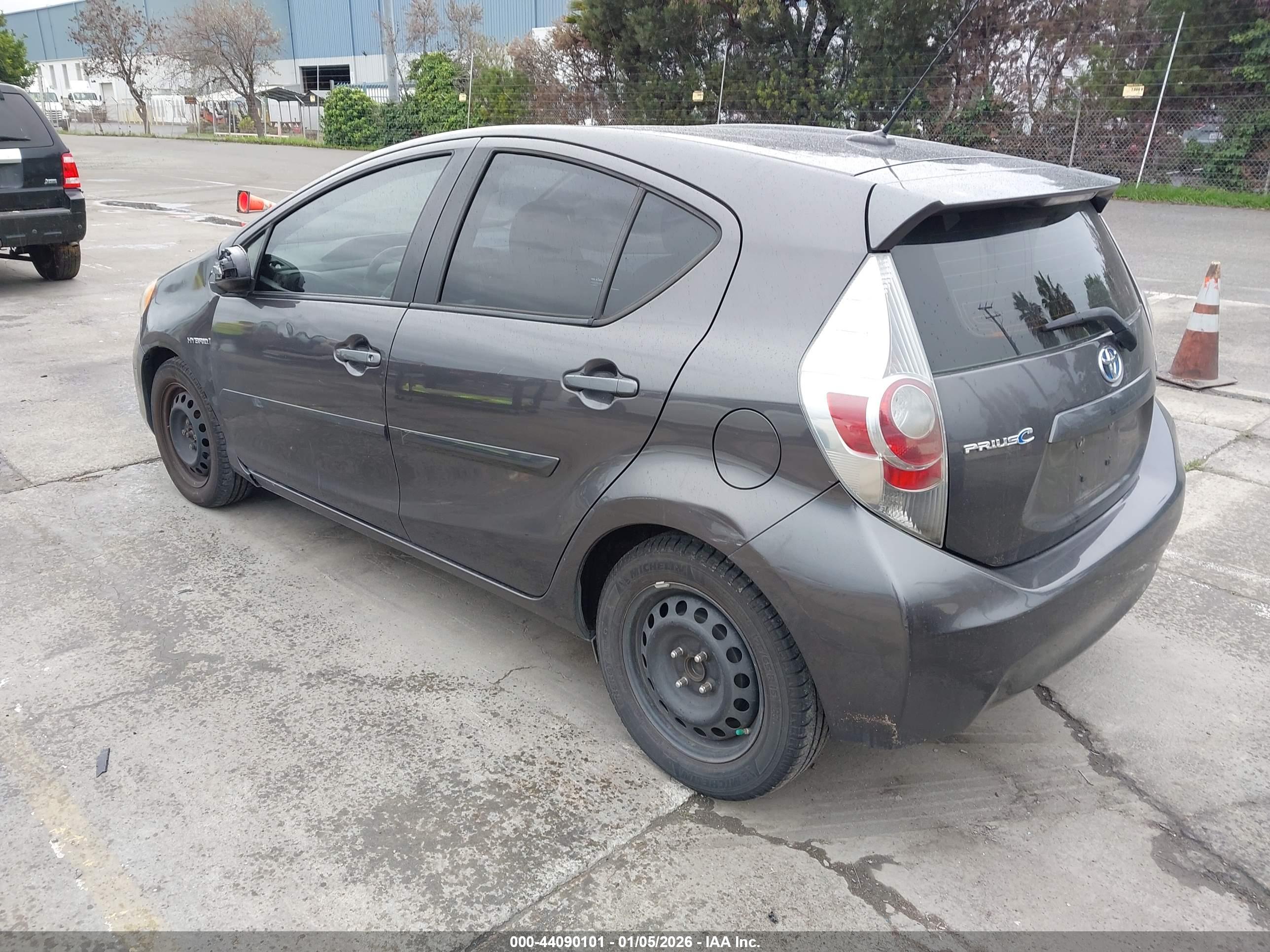 TOYOTA PRIUS image 3