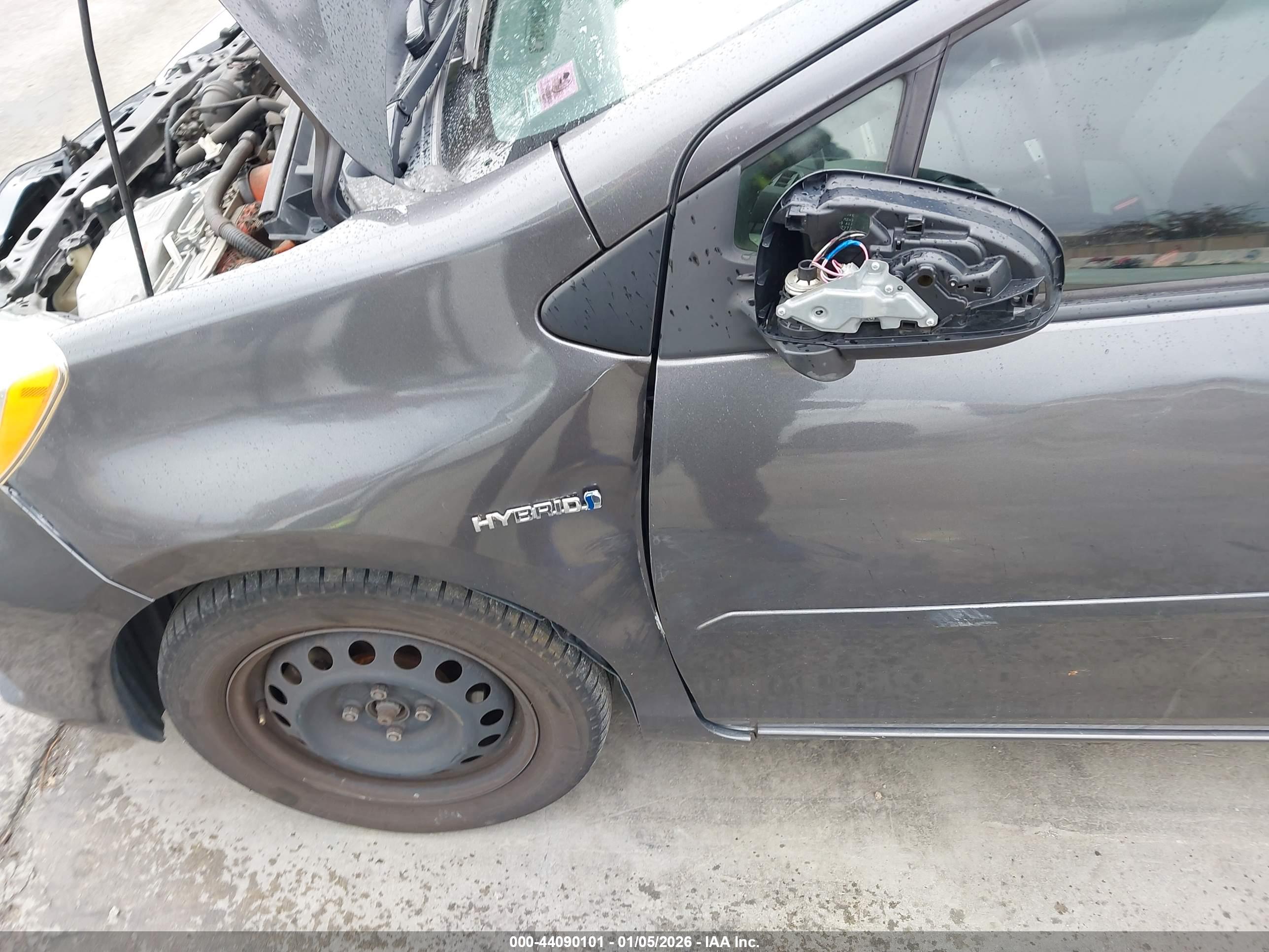 TOYOTA PRIUS image 6