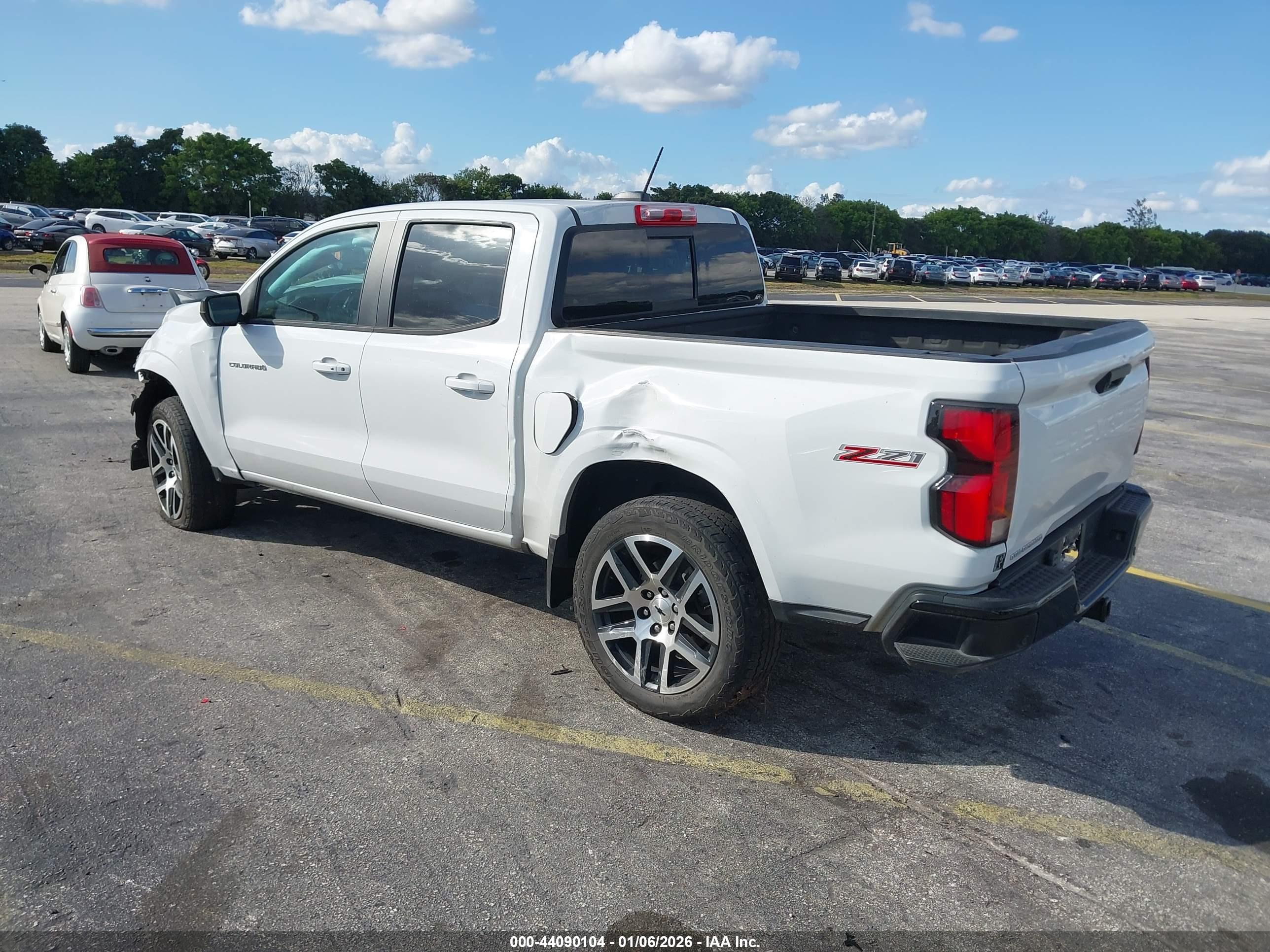 CHEVROLET COLORADO image 3