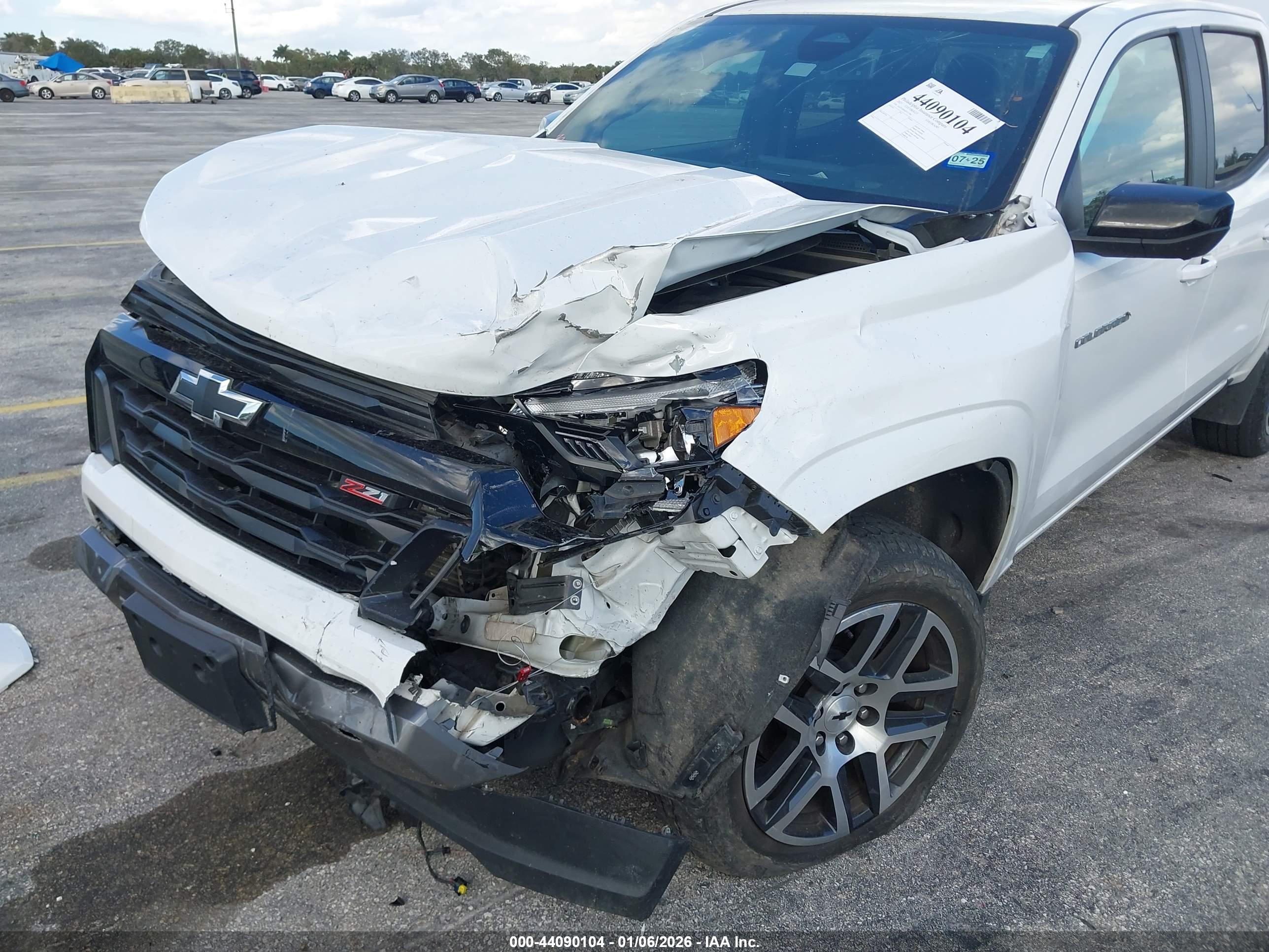 CHEVROLET COLORADO image 6