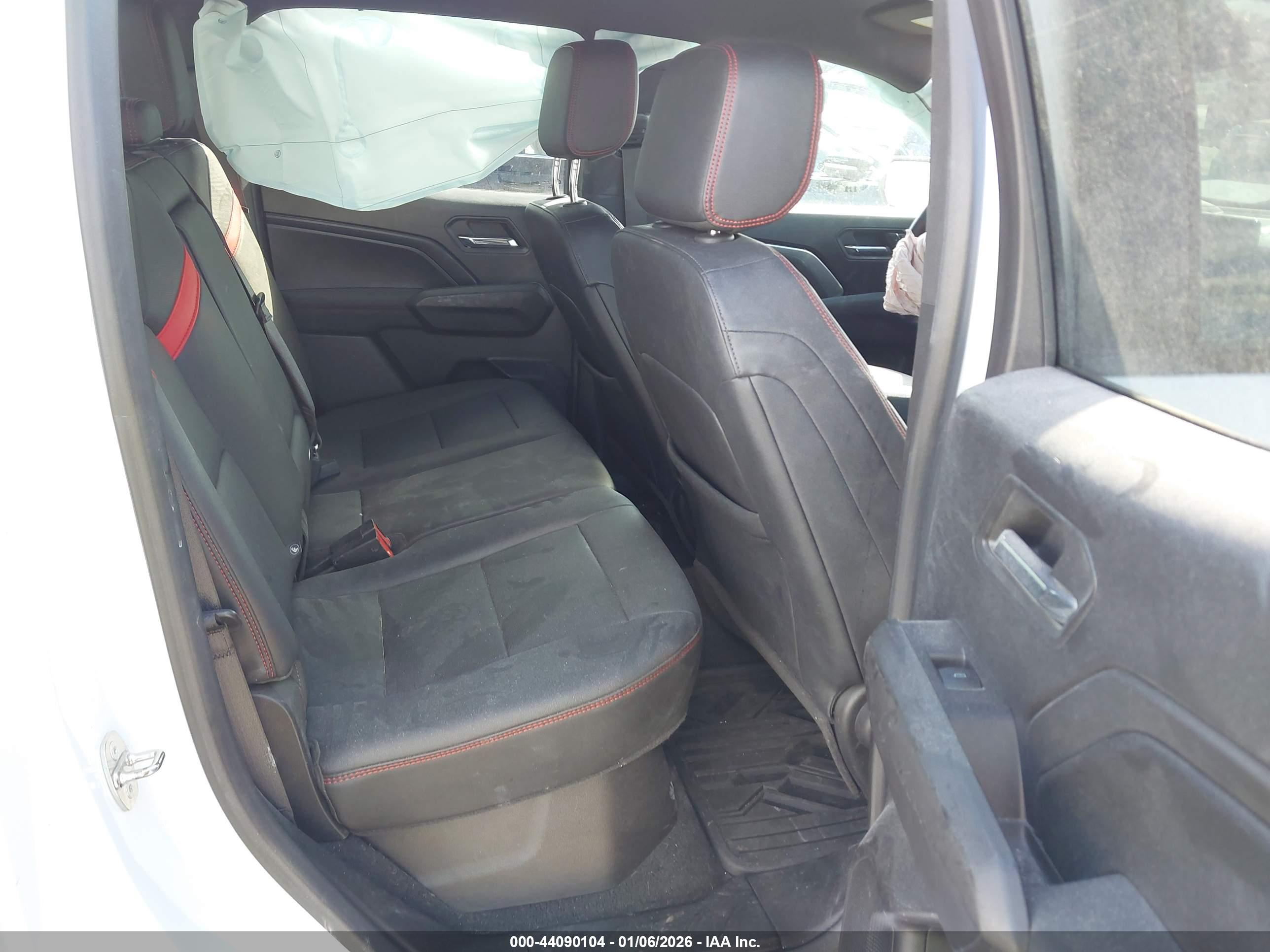 CHEVROLET COLORADO image 8