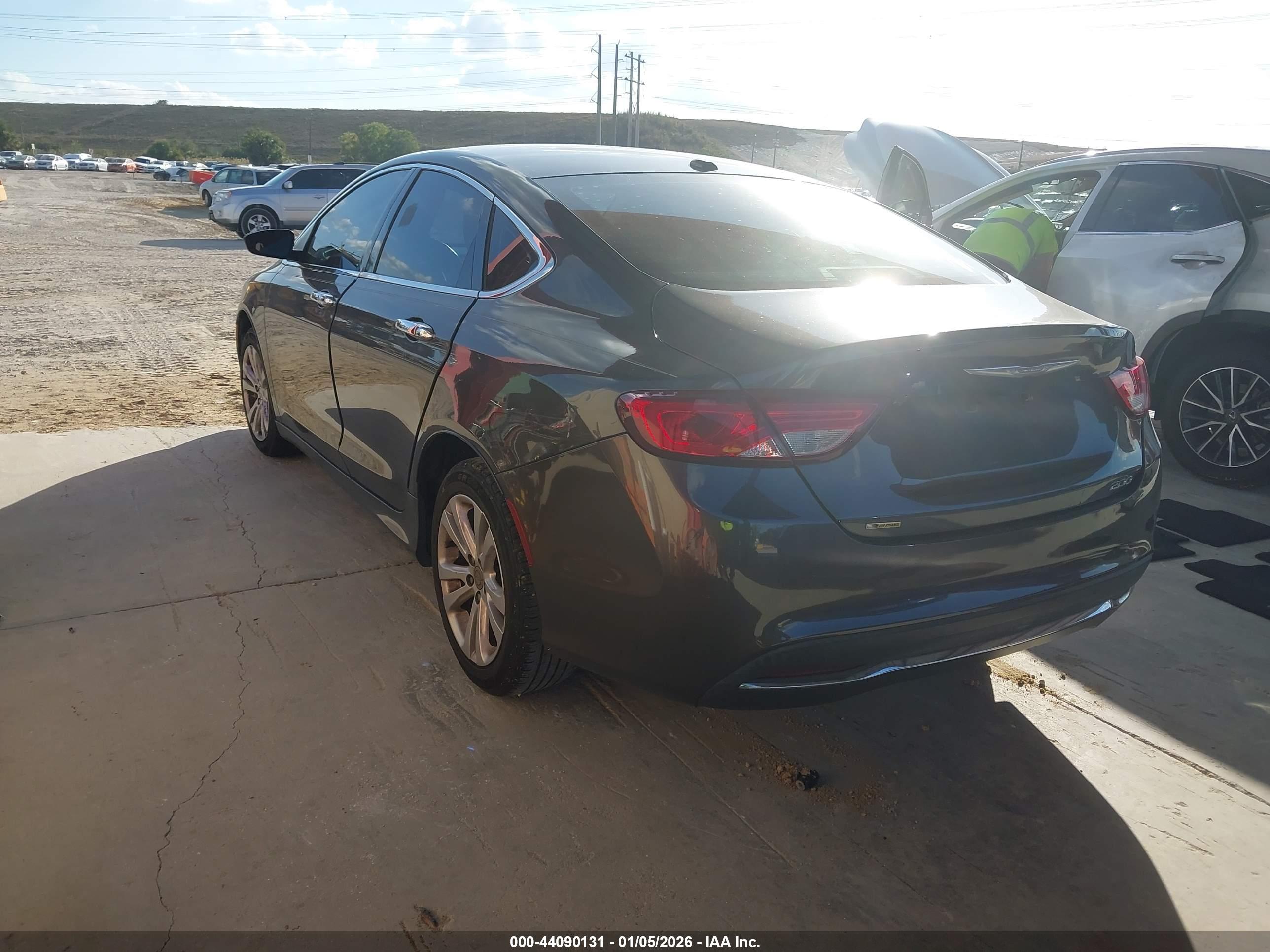 CHRYSLER 200 image 3
