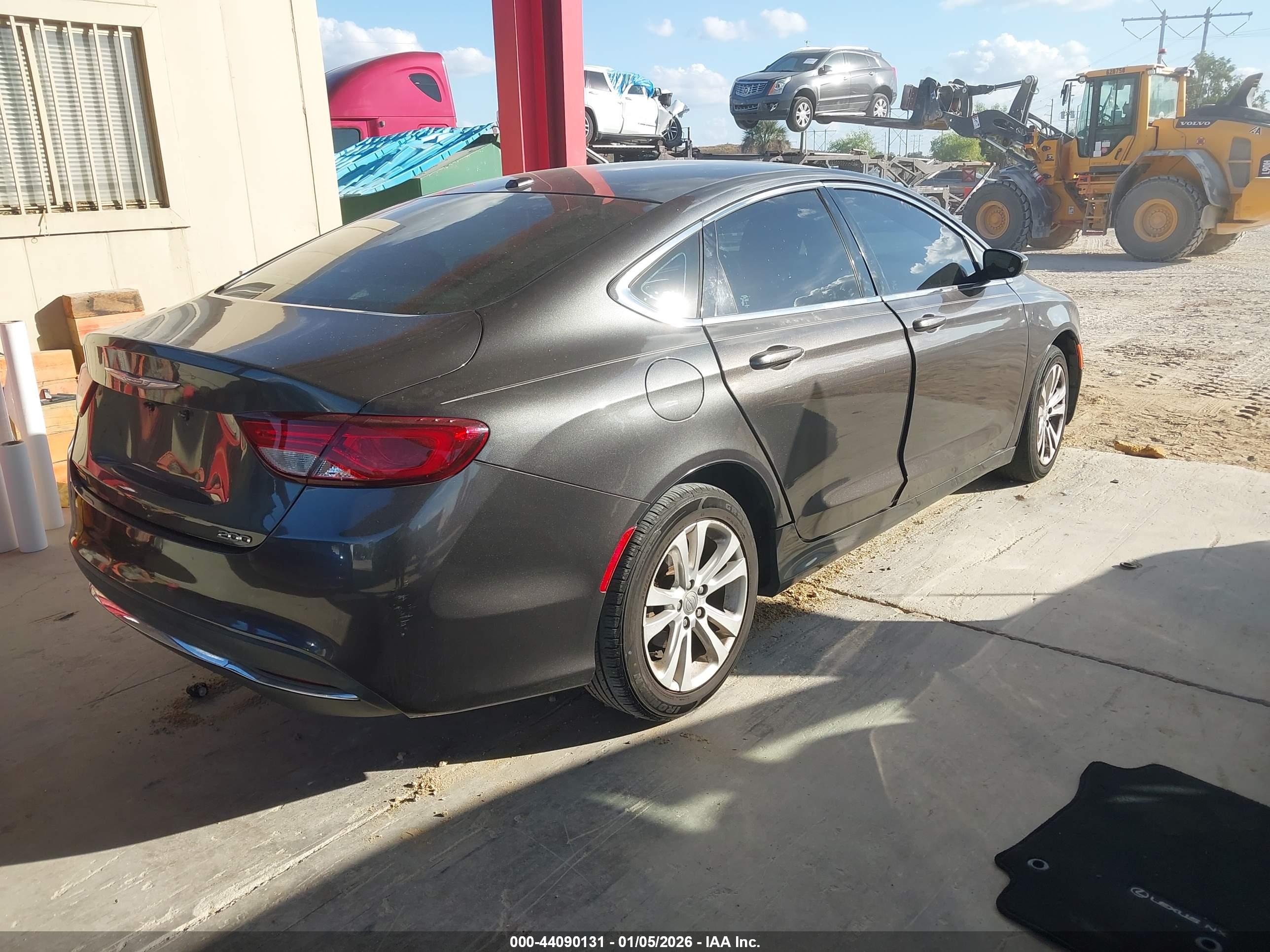 CHRYSLER 200 image 4