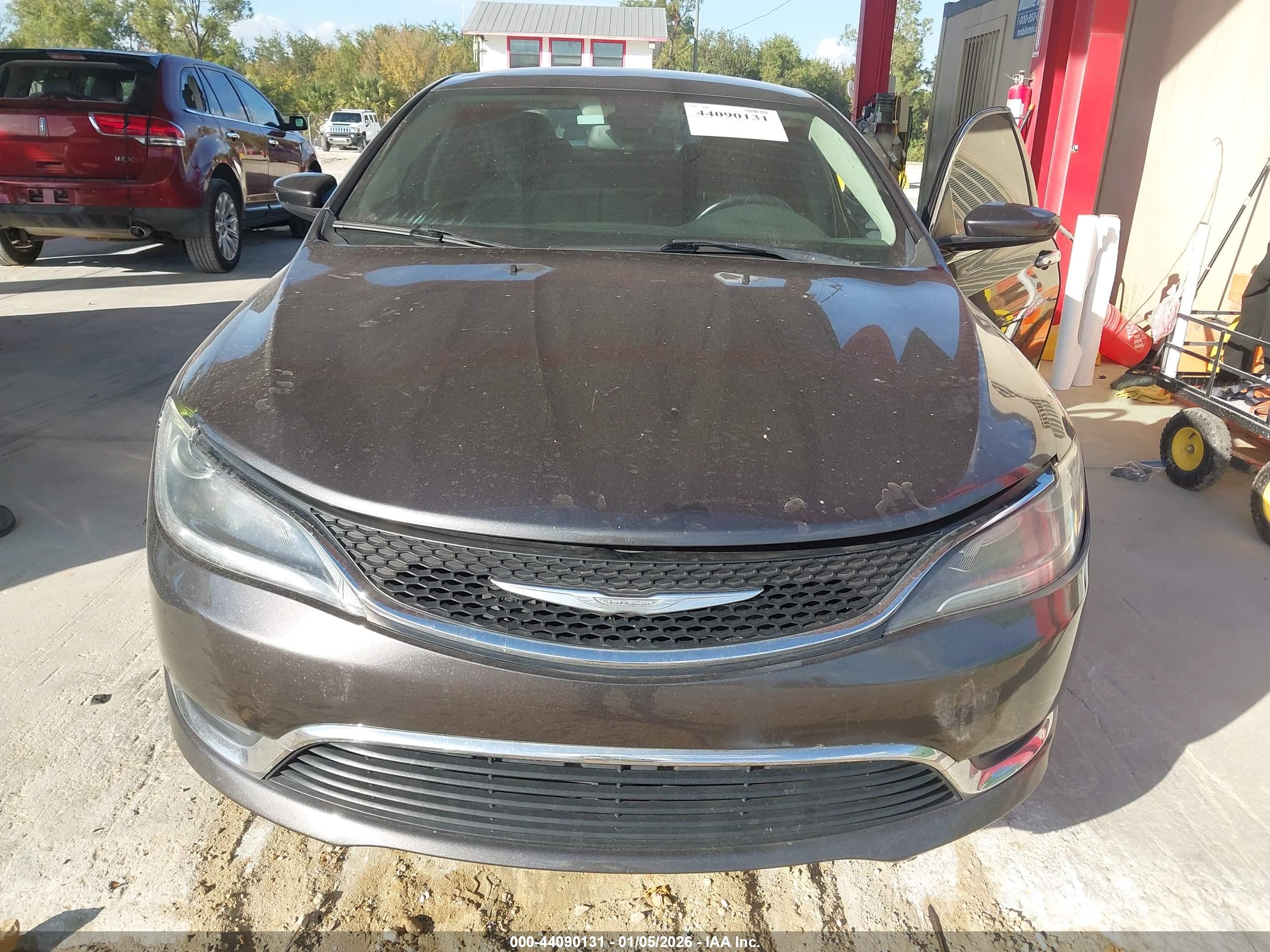 CHRYSLER 200 image 6