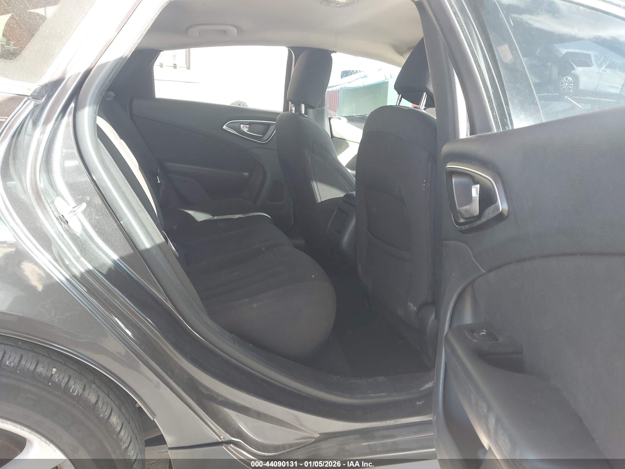 CHRYSLER 200 image 8