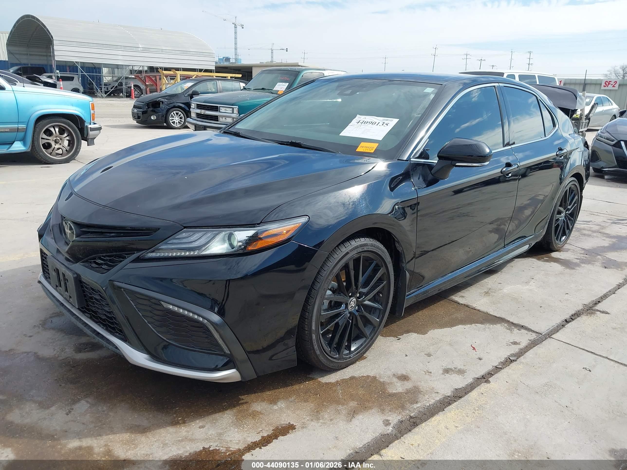 TOYOTA CAMRY image 2