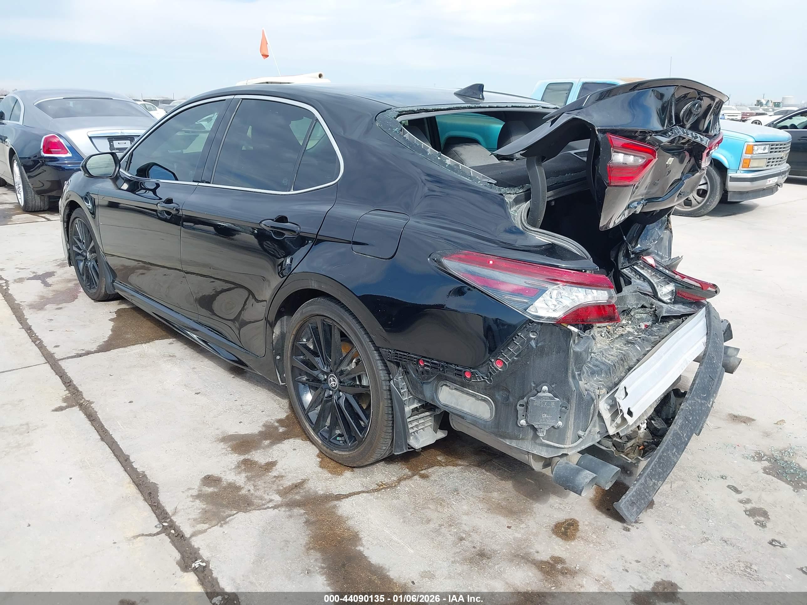 TOYOTA CAMRY image 3