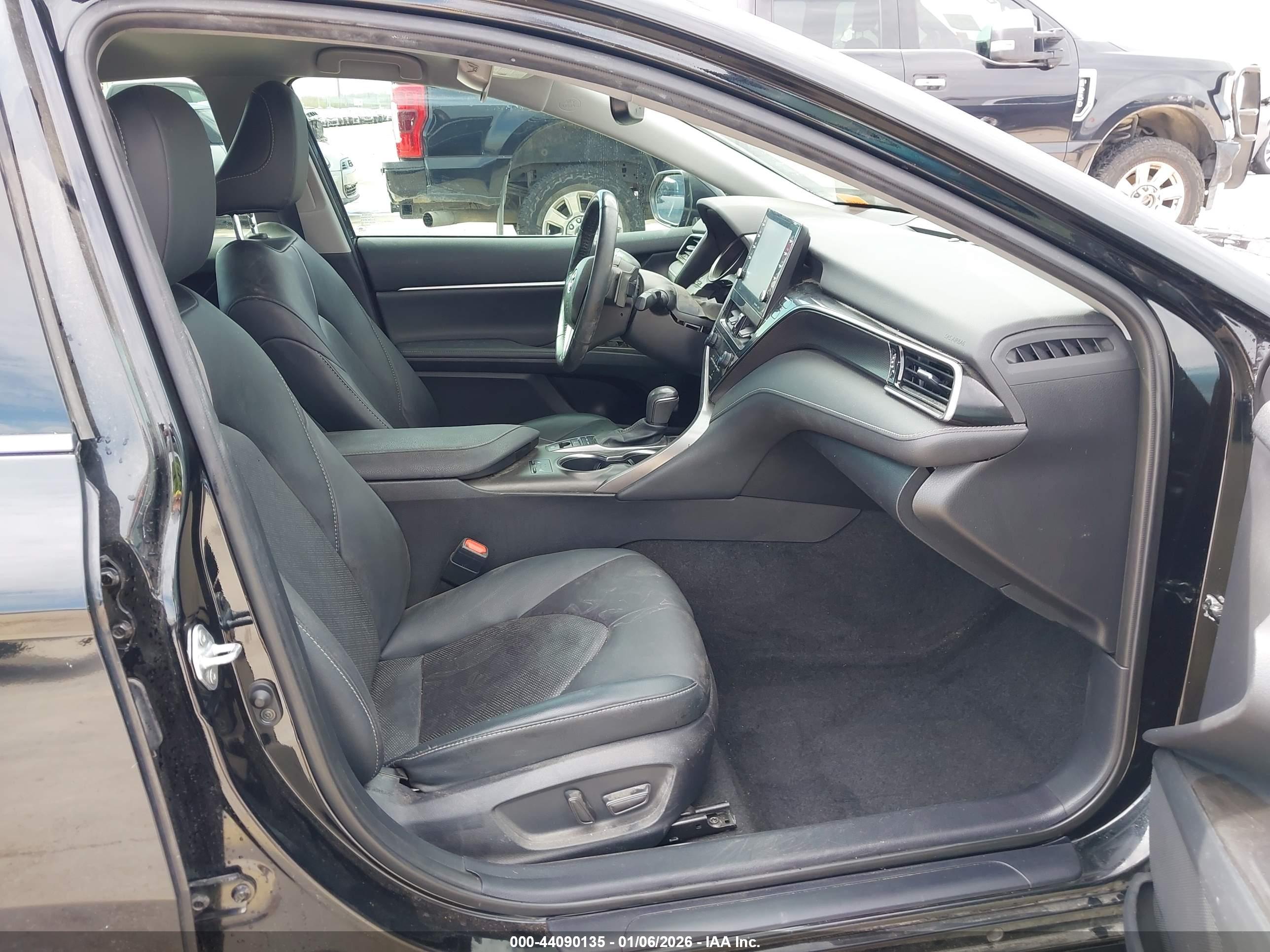 TOYOTA CAMRY image 5