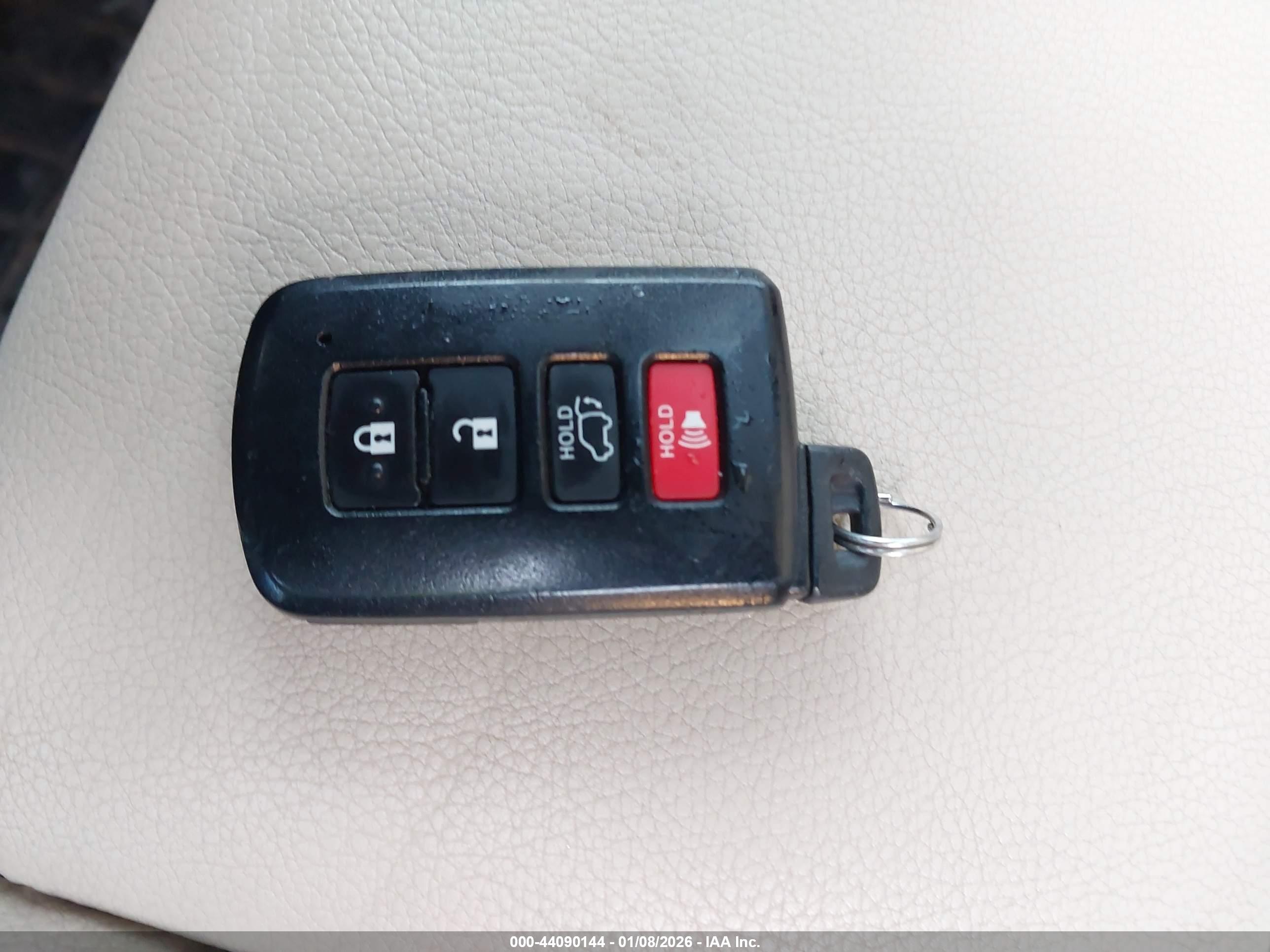 TOYOTA RAV4 image 11